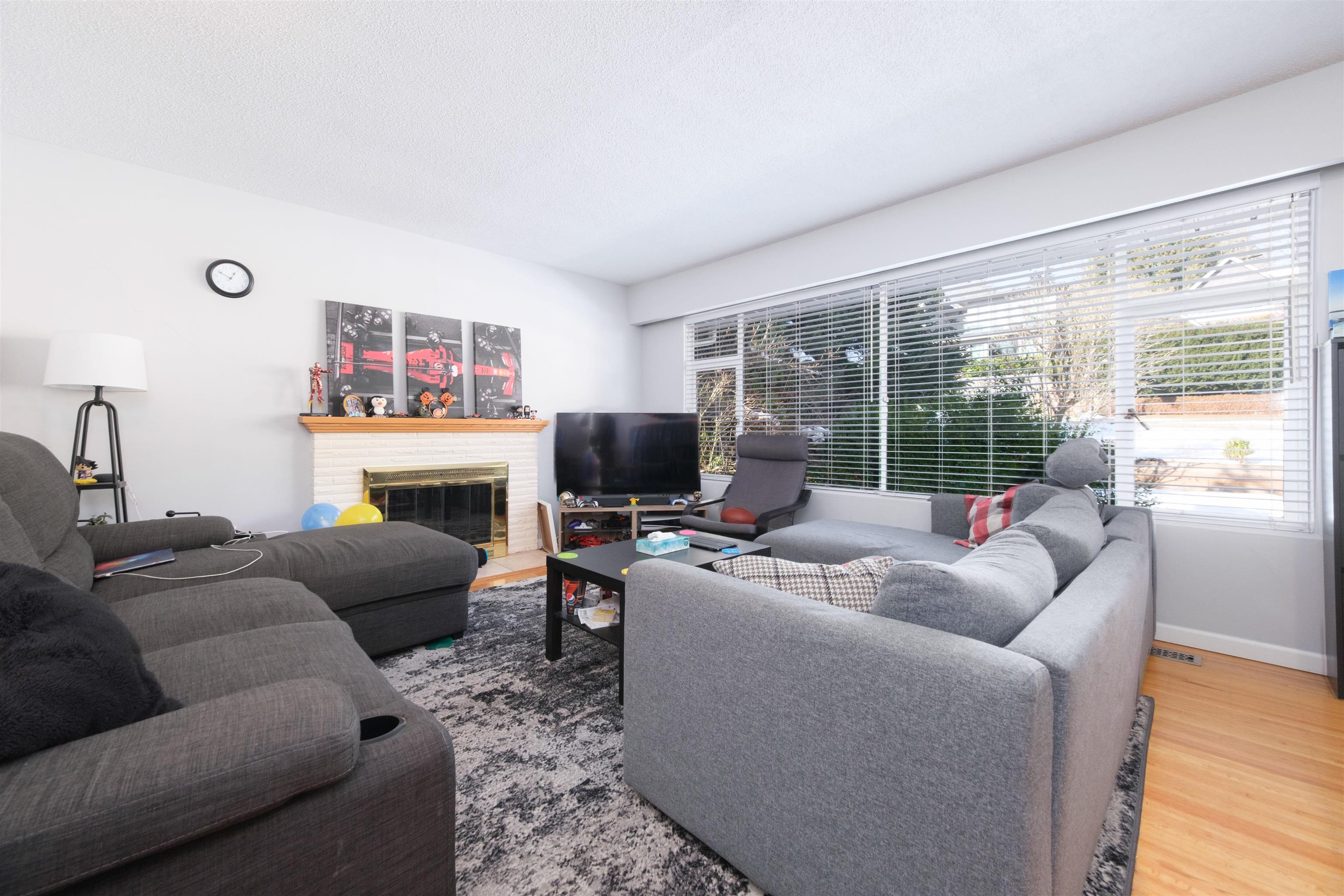 Listing image of 1059 CALVERHALL STREET