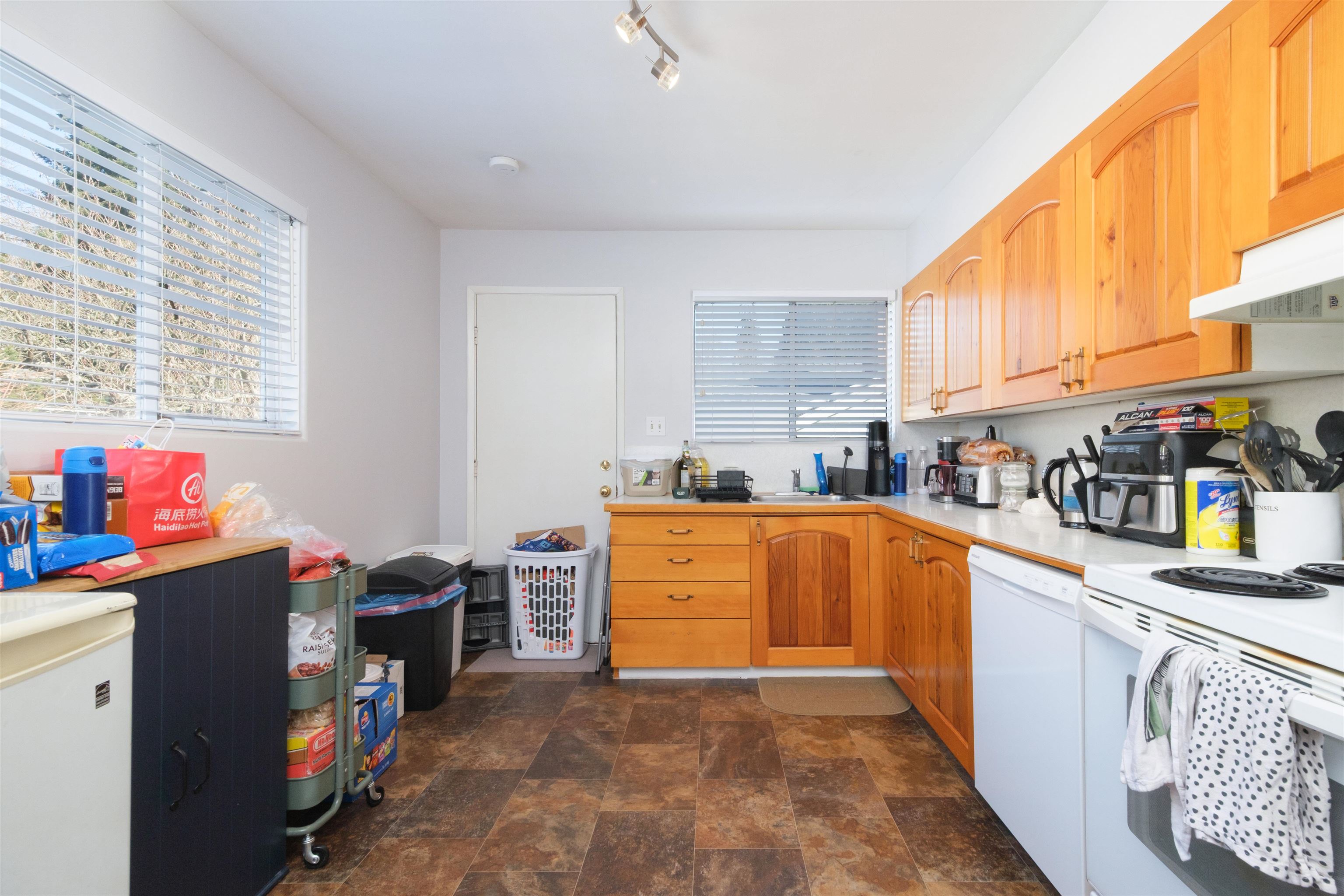 Listing image of 1059 CALVERHALL STREET