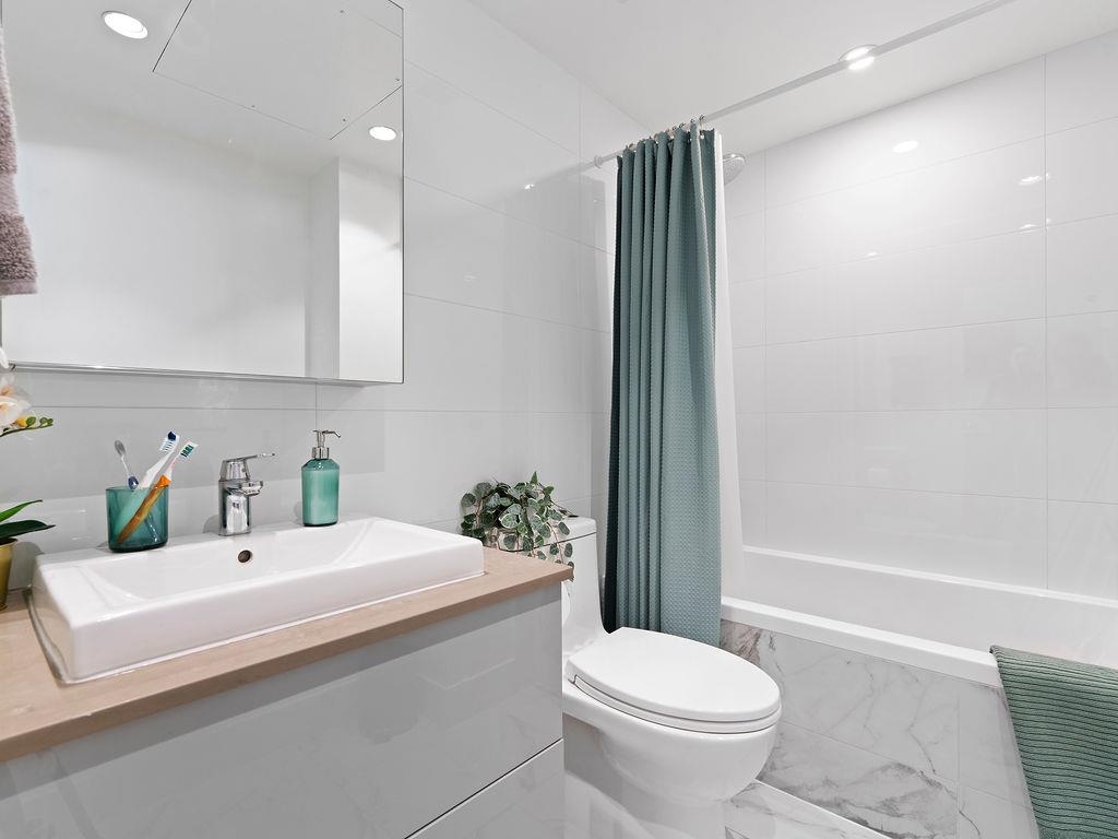 Listing image of 1302 1632 LIONS GATE LANE