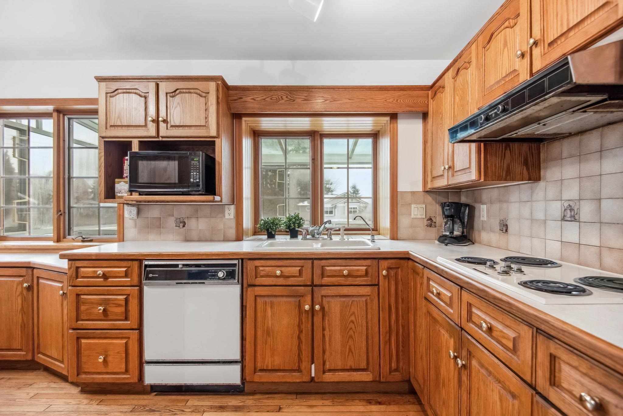 Listing image of 628 E 9TH STREET