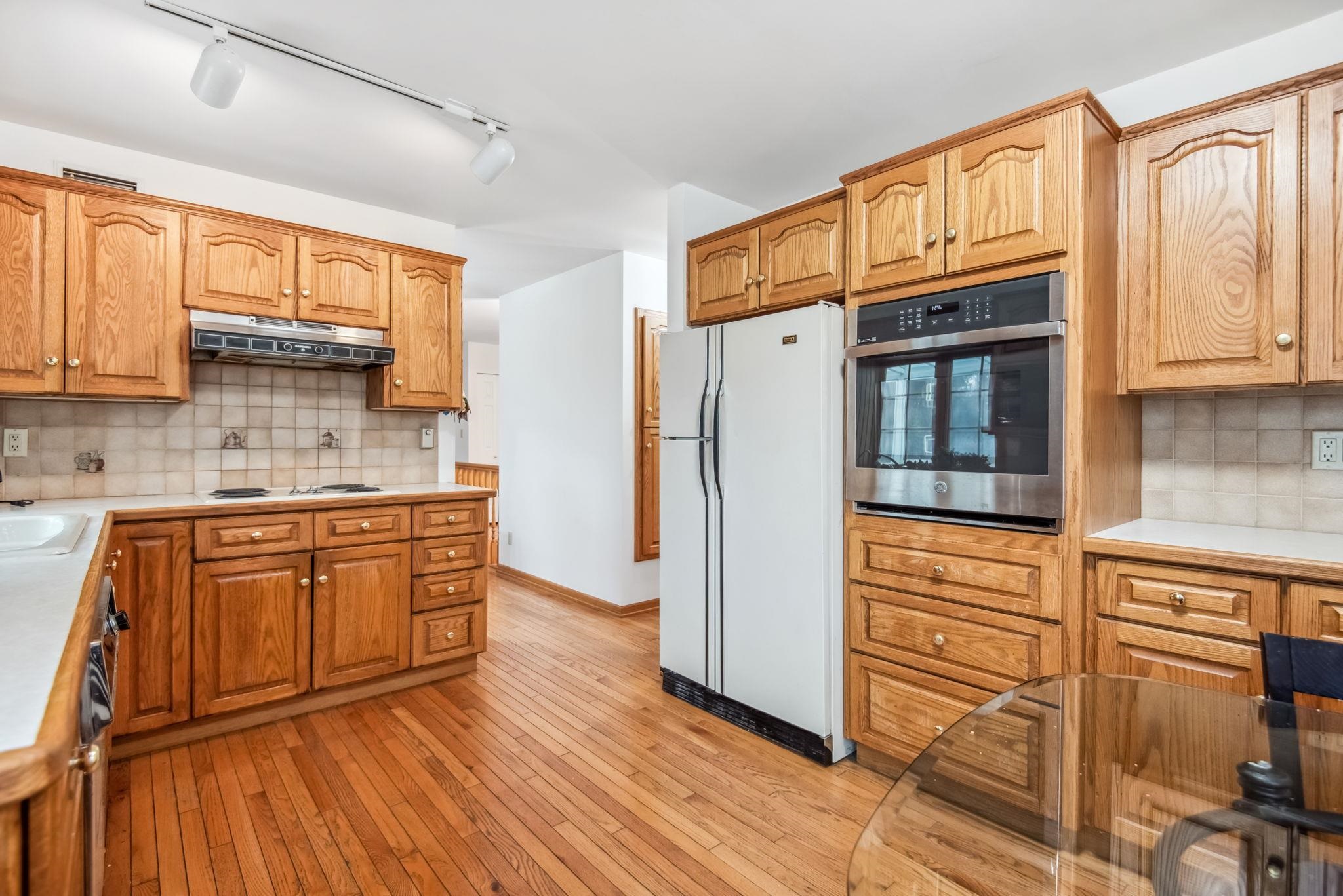 Listing image of 628 E 9TH STREET