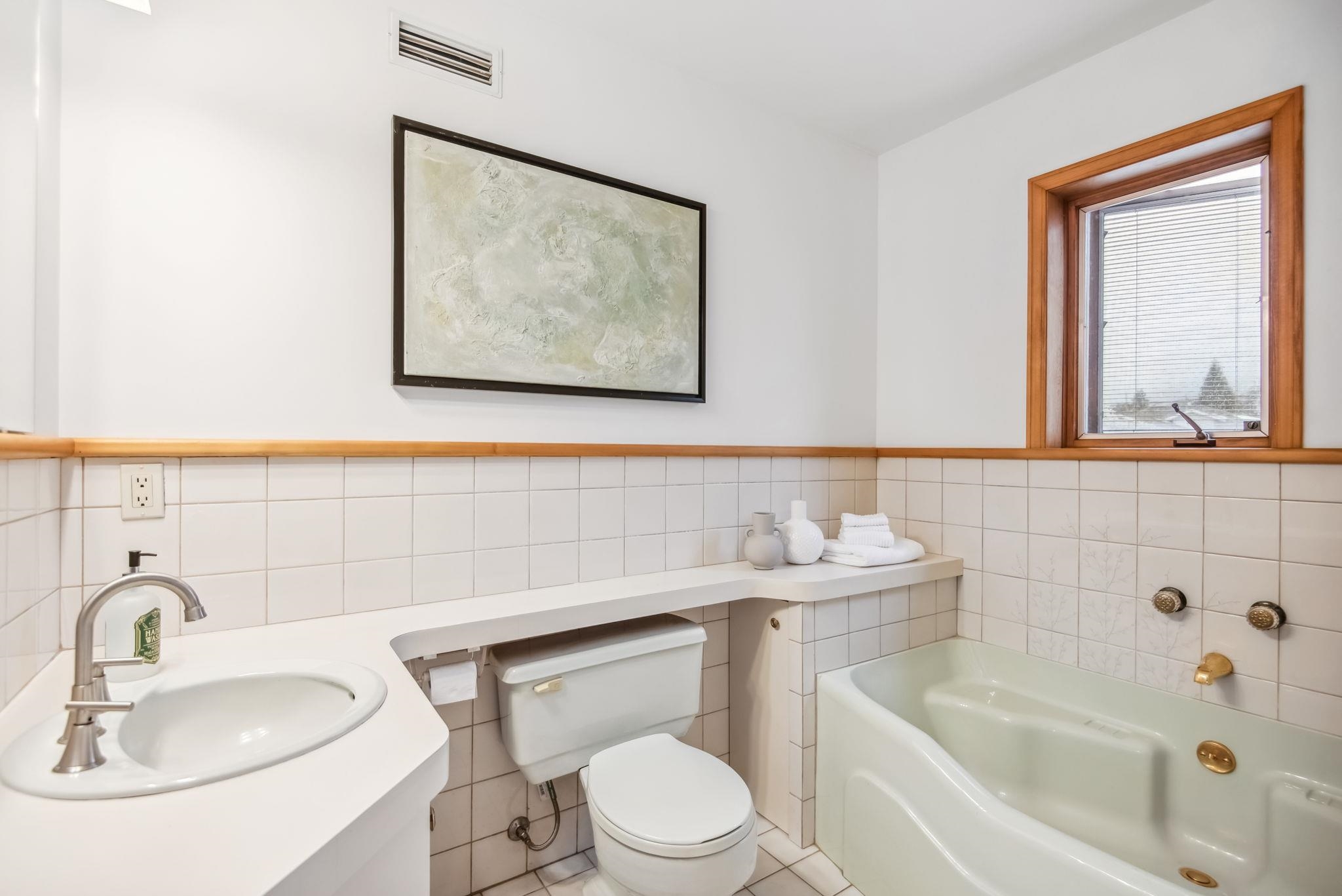 Listing image of 628 E 9TH STREET