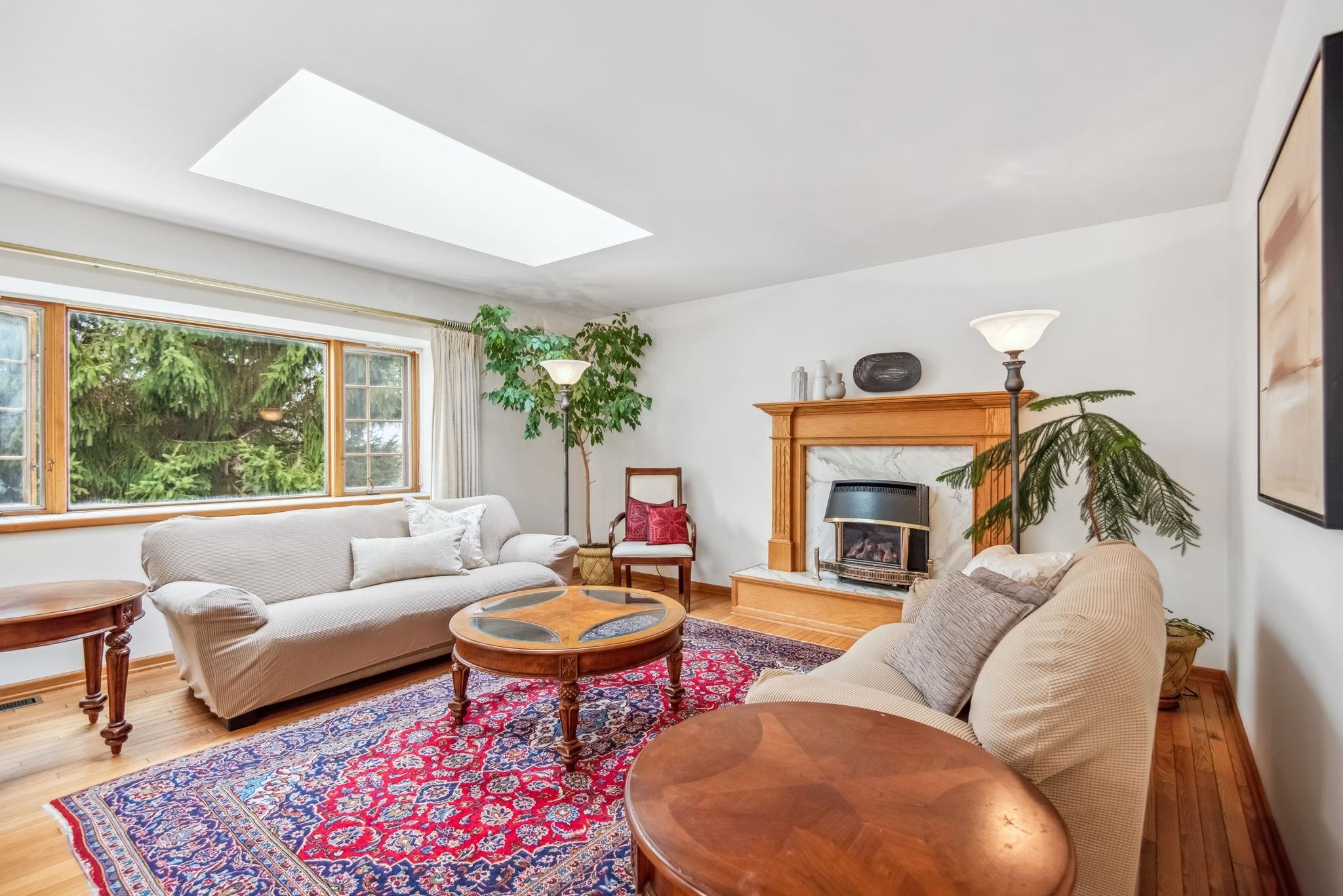 Listing image of 628 E 9TH STREET