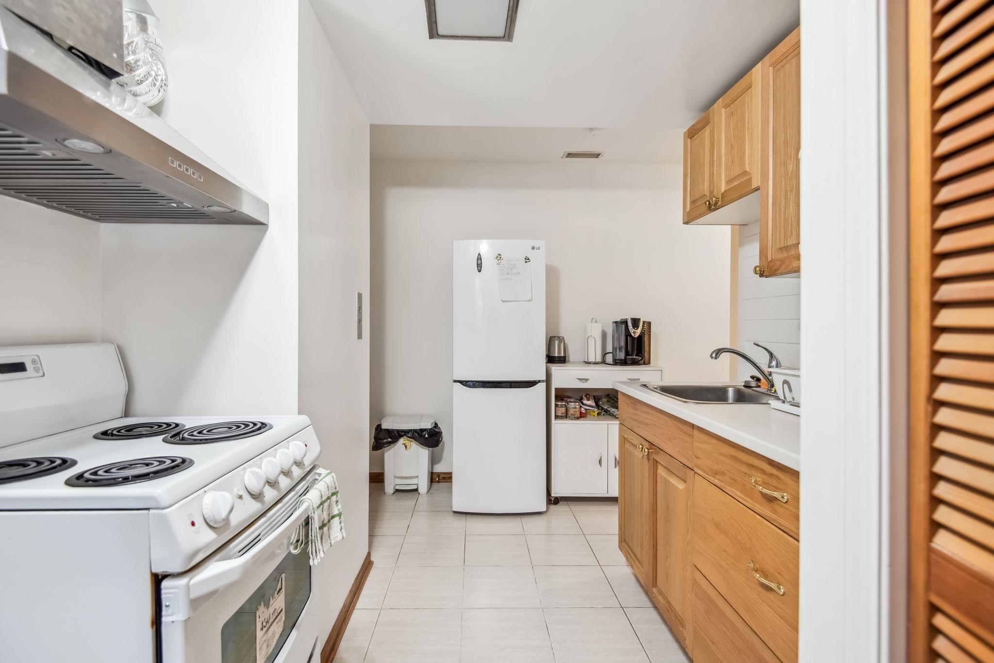 Listing image of 628 E 9TH STREET