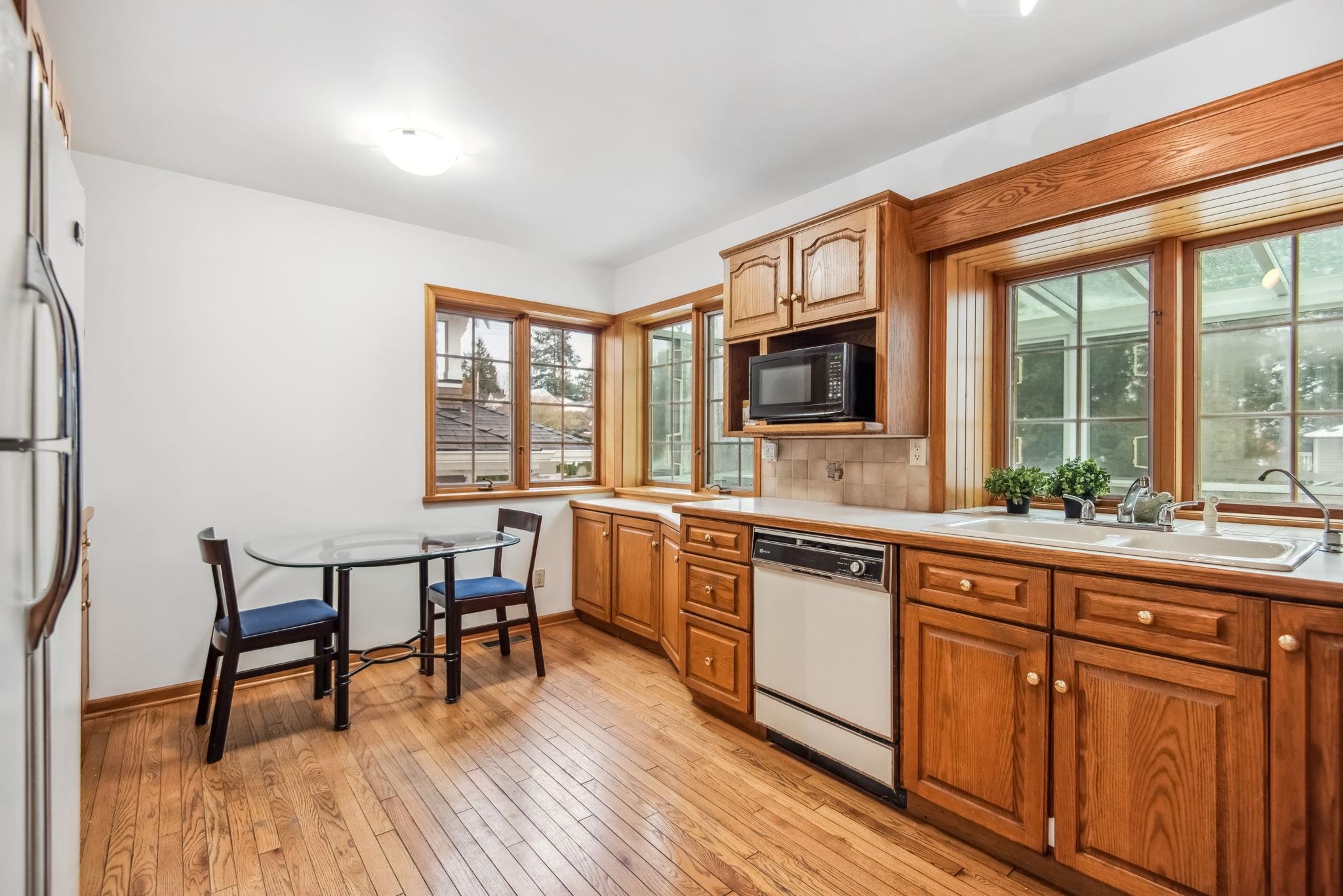 Listing image of 628 E 9TH STREET