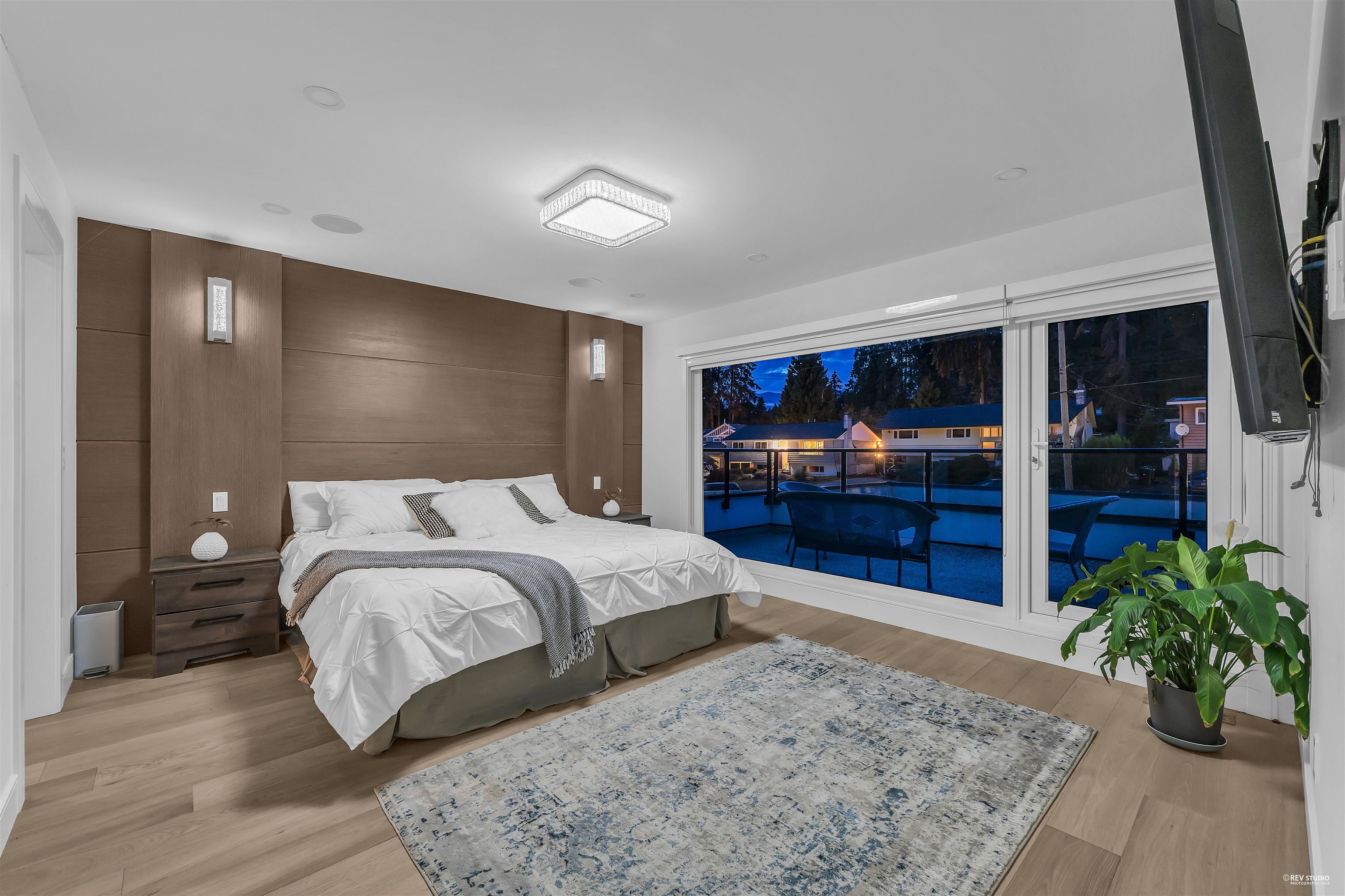 Listing image of 929 CANYON BOULEVARD