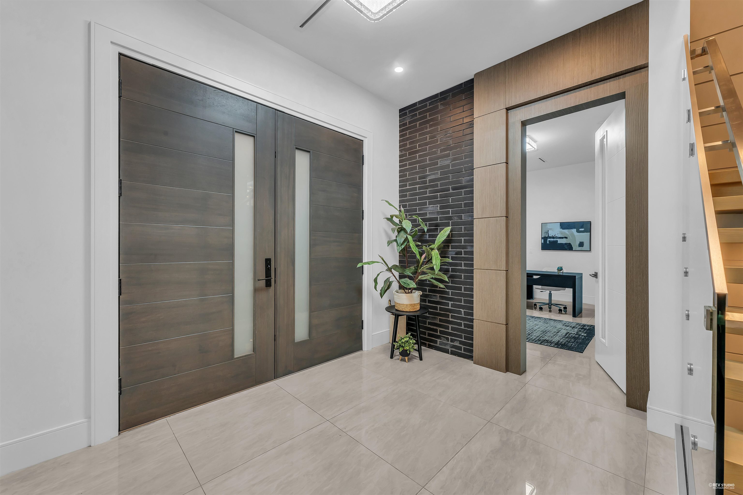 Listing image of 929 CANYON BOULEVARD