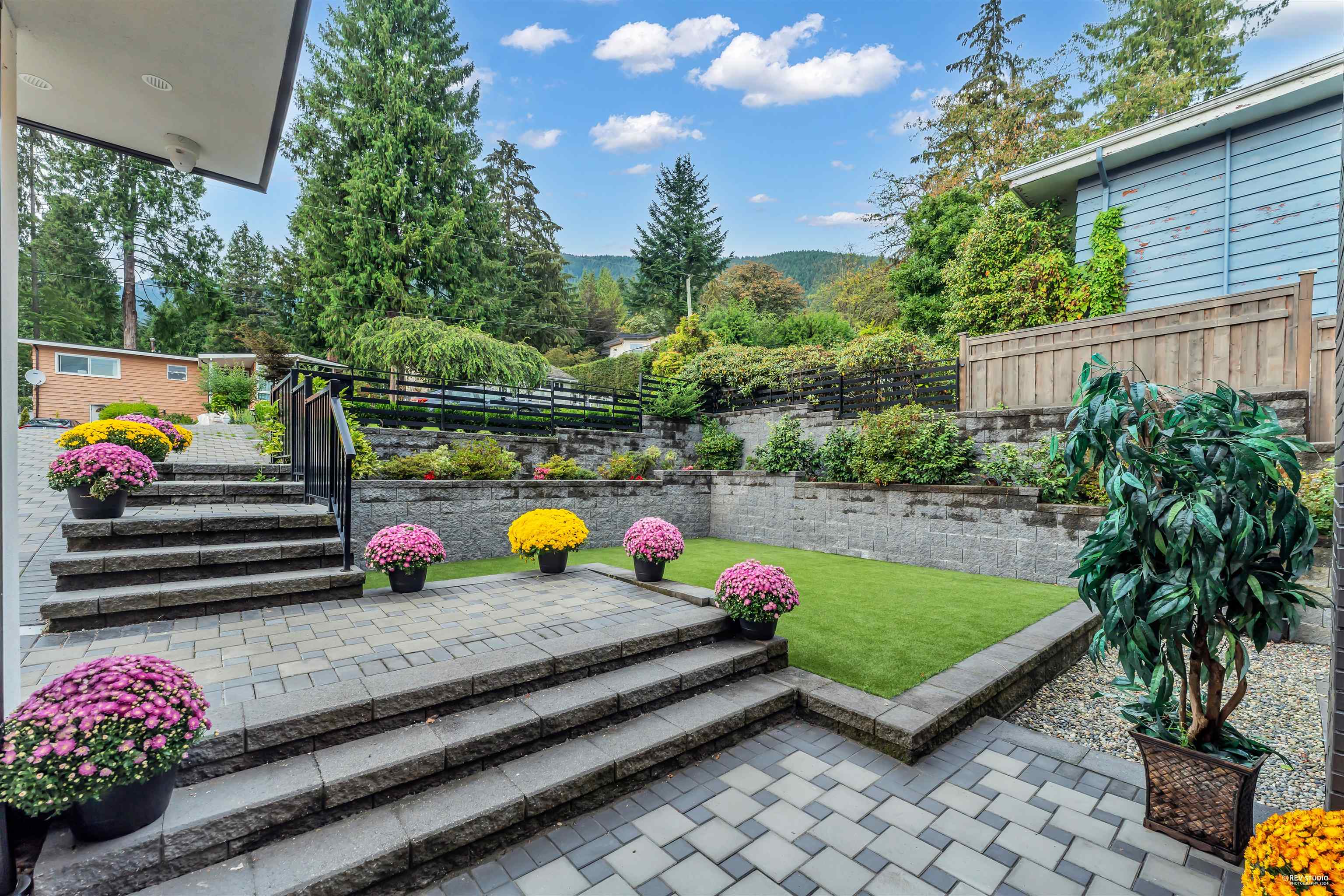 Listing image of 929 CANYON BOULEVARD