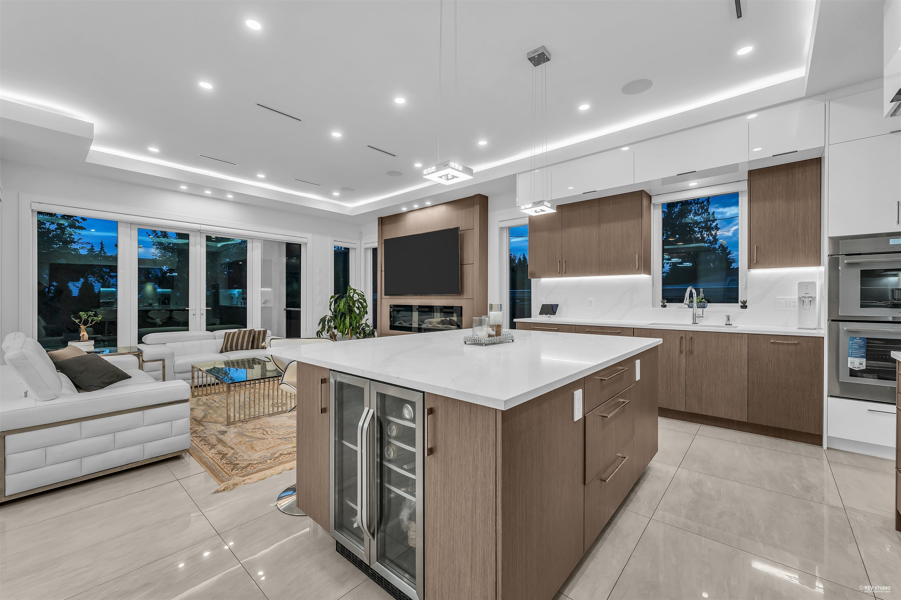 Listing image of 929 CANYON BOULEVARD