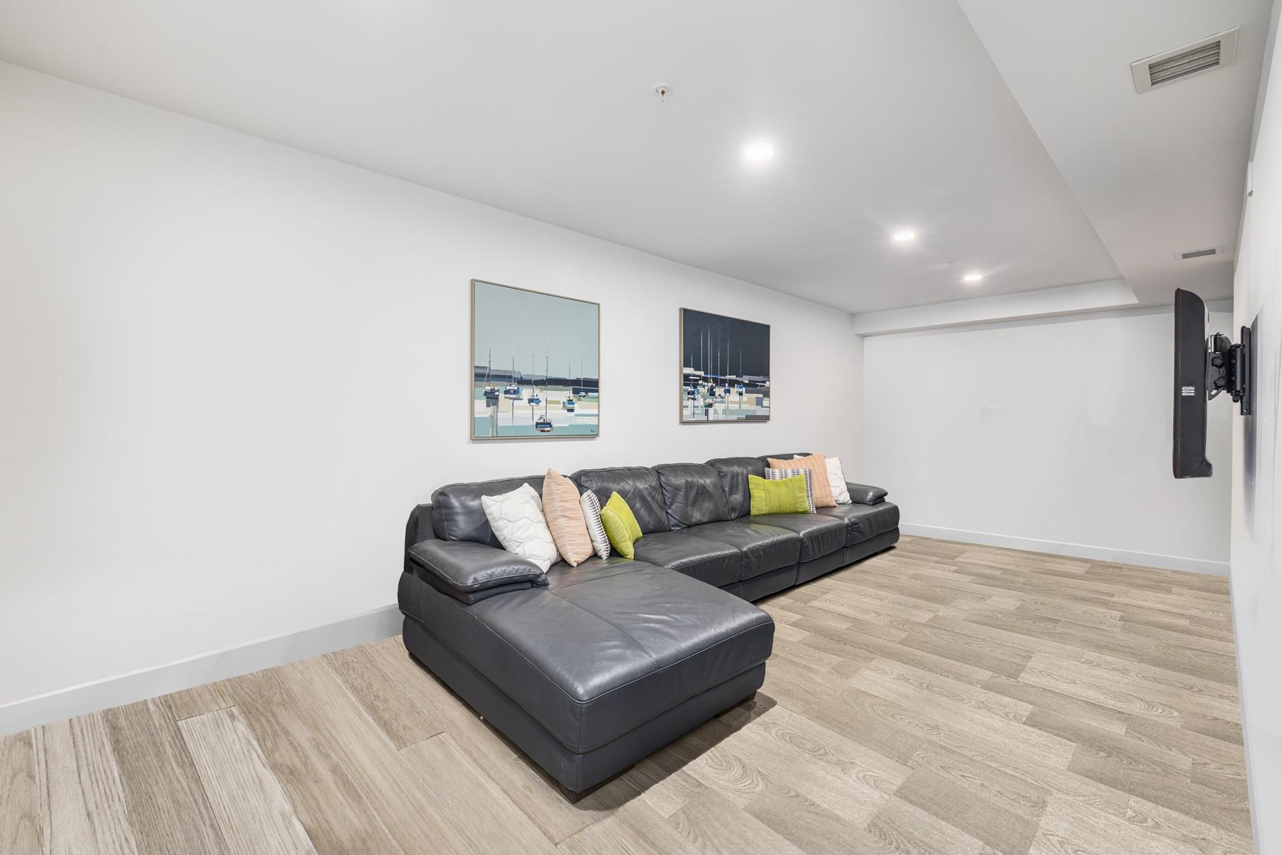 Listing image of 160 2060 CURLING ROAD