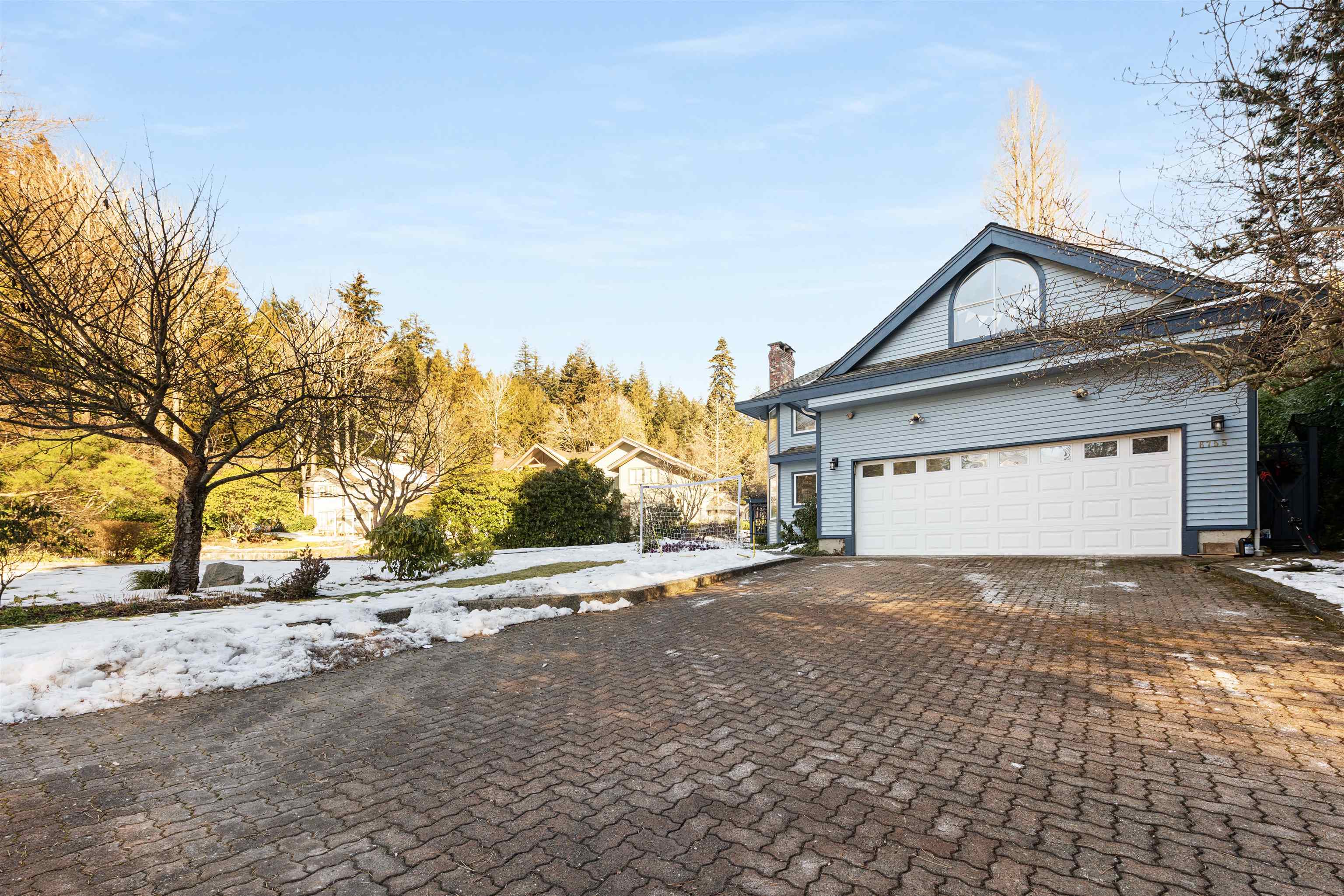Listing image of 6755 DUFFERIN AVENUE
