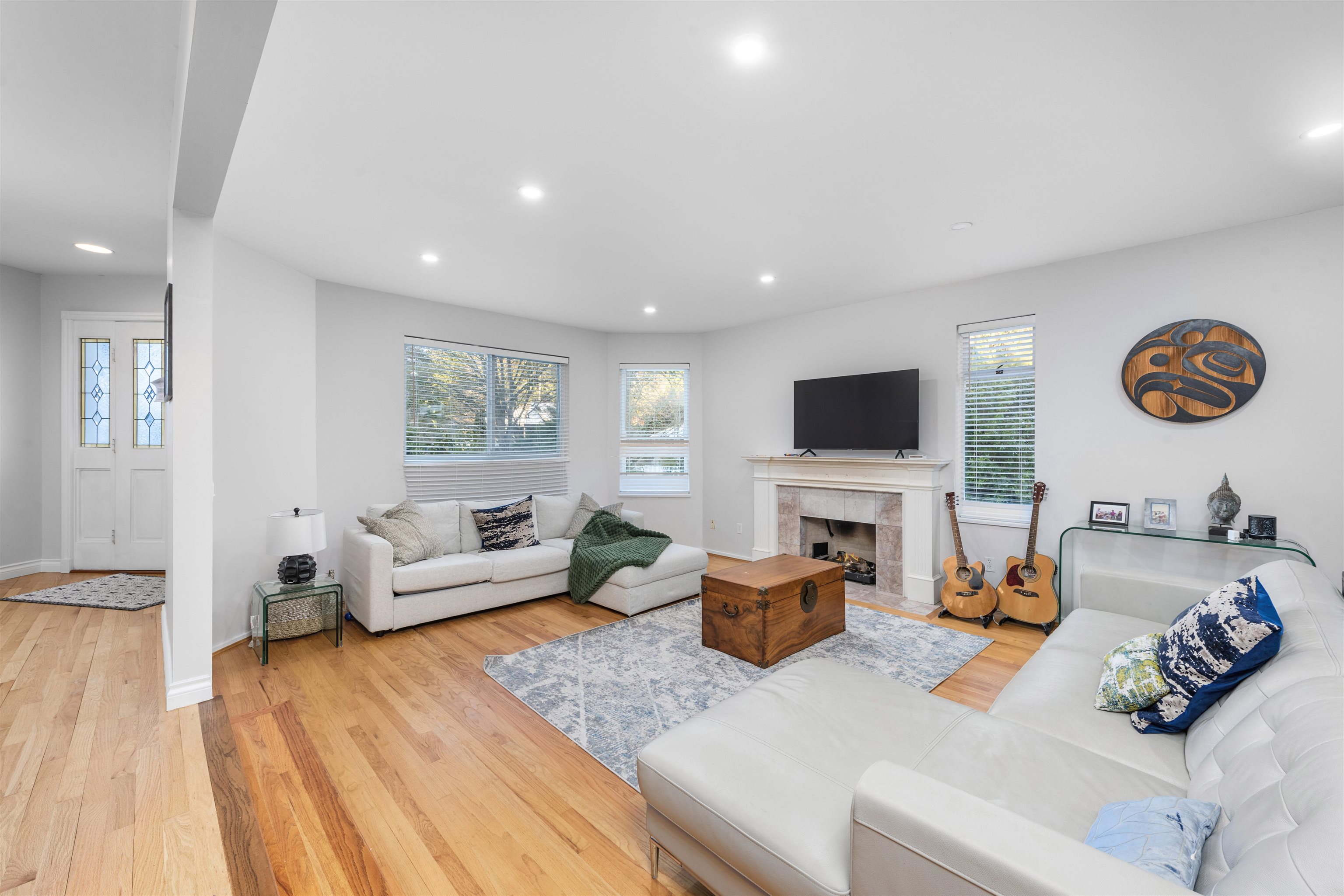 Listing image of 6755 DUFFERIN AVENUE