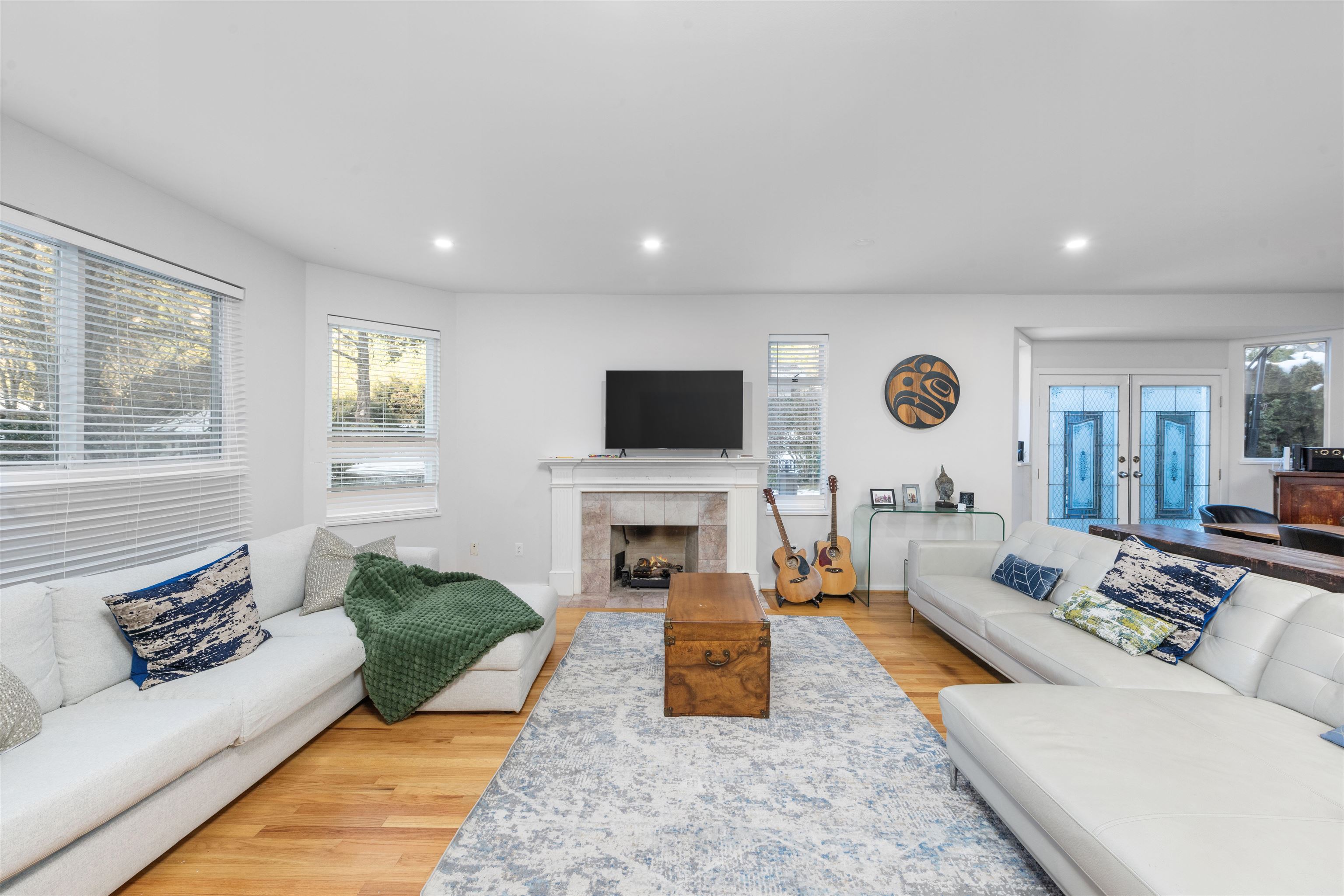 Listing image of 6755 DUFFERIN AVENUE