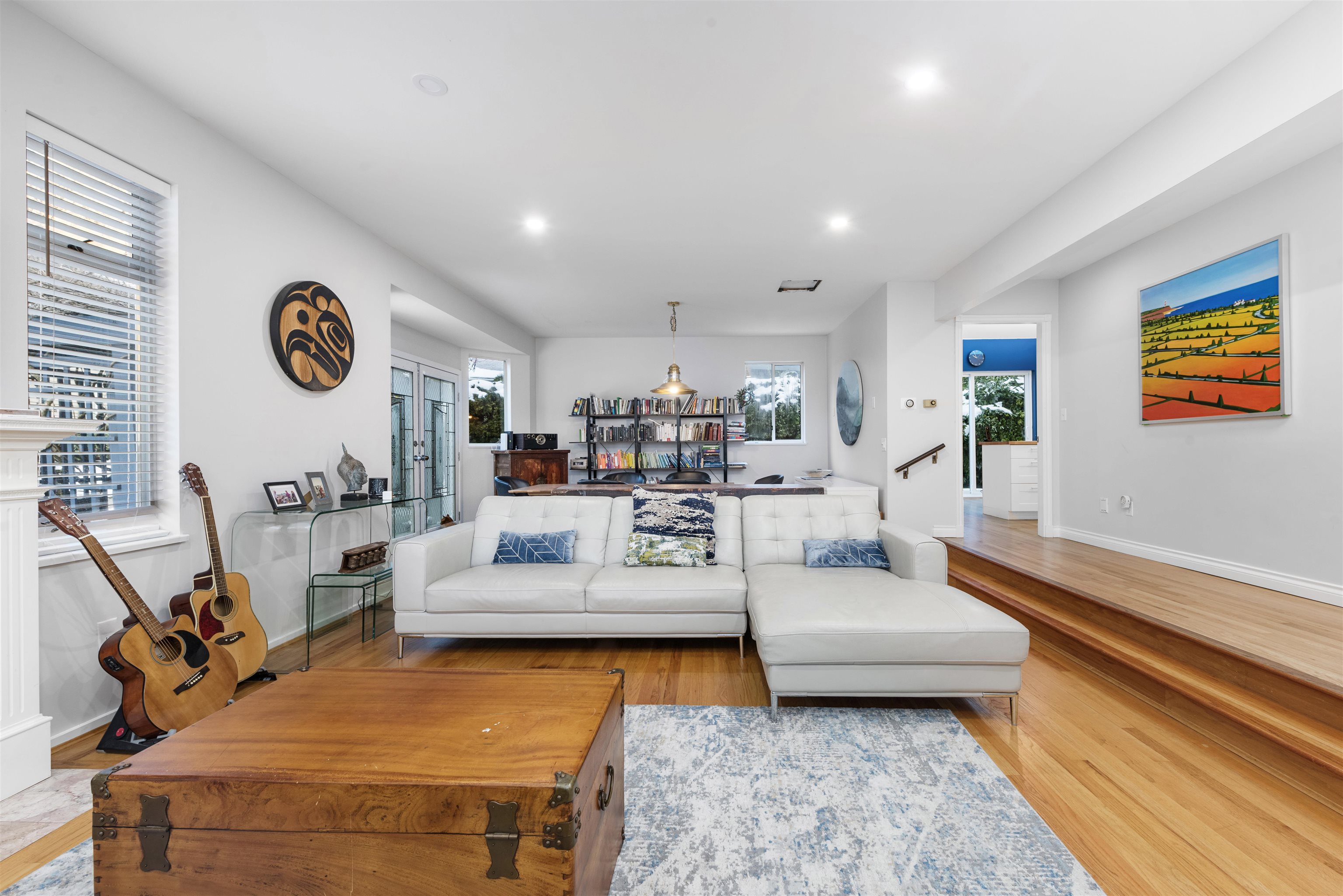Listing image of 6755 DUFFERIN AVENUE