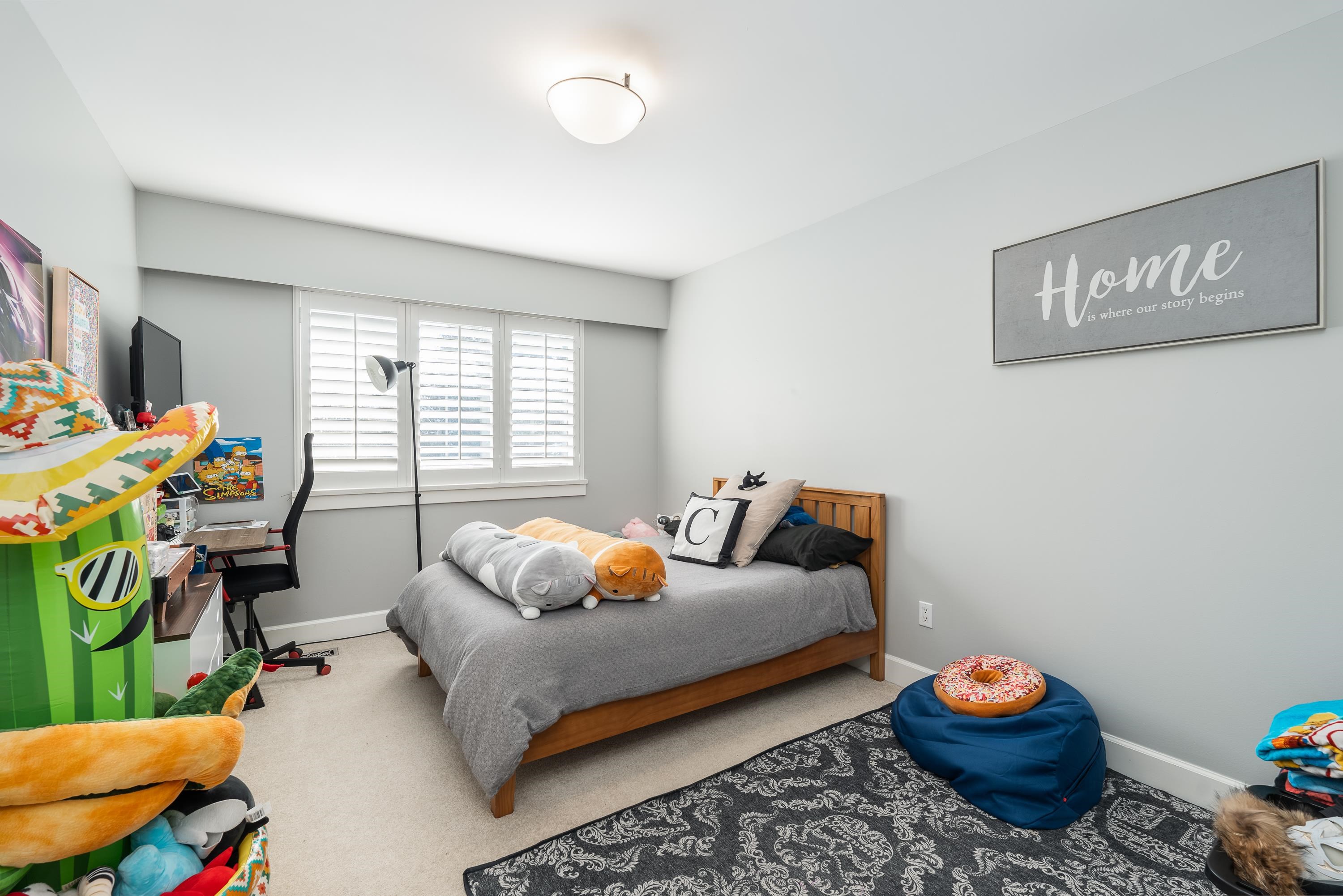 Listing image of 4629 CAULFEILD DRIVE