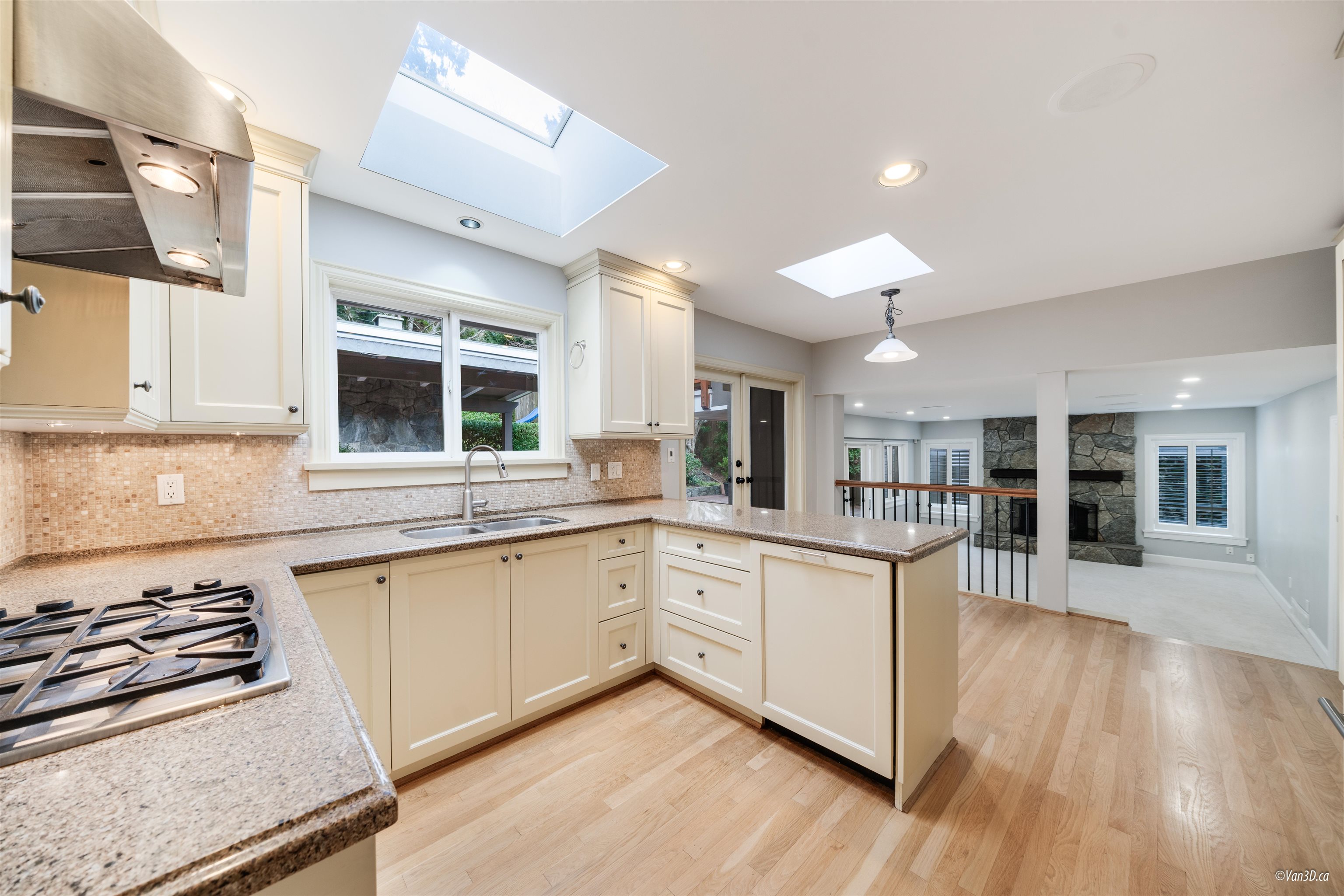 Listing image of 4629 CAULFEILD DRIVE