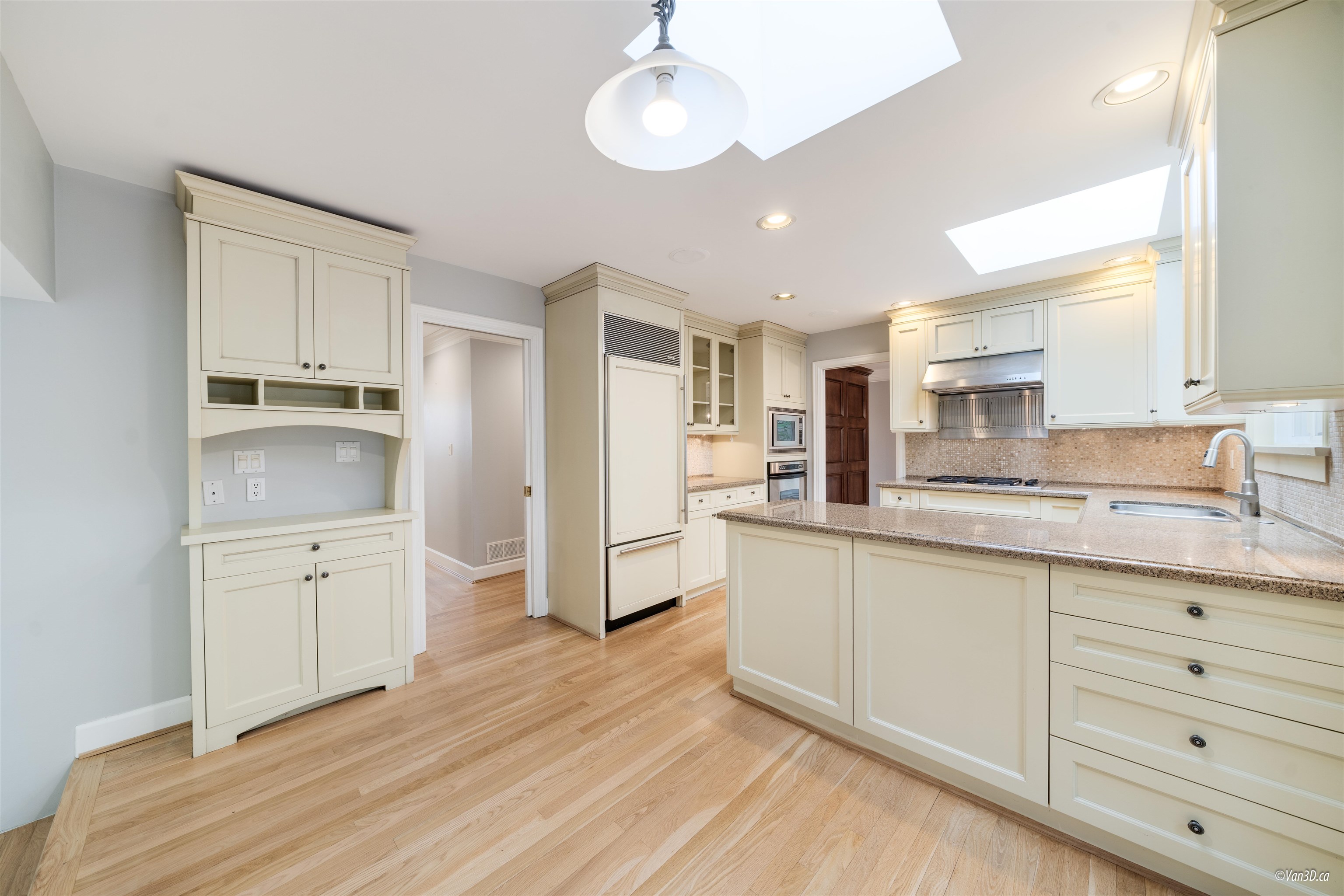 Listing image of 4629 CAULFEILD DRIVE