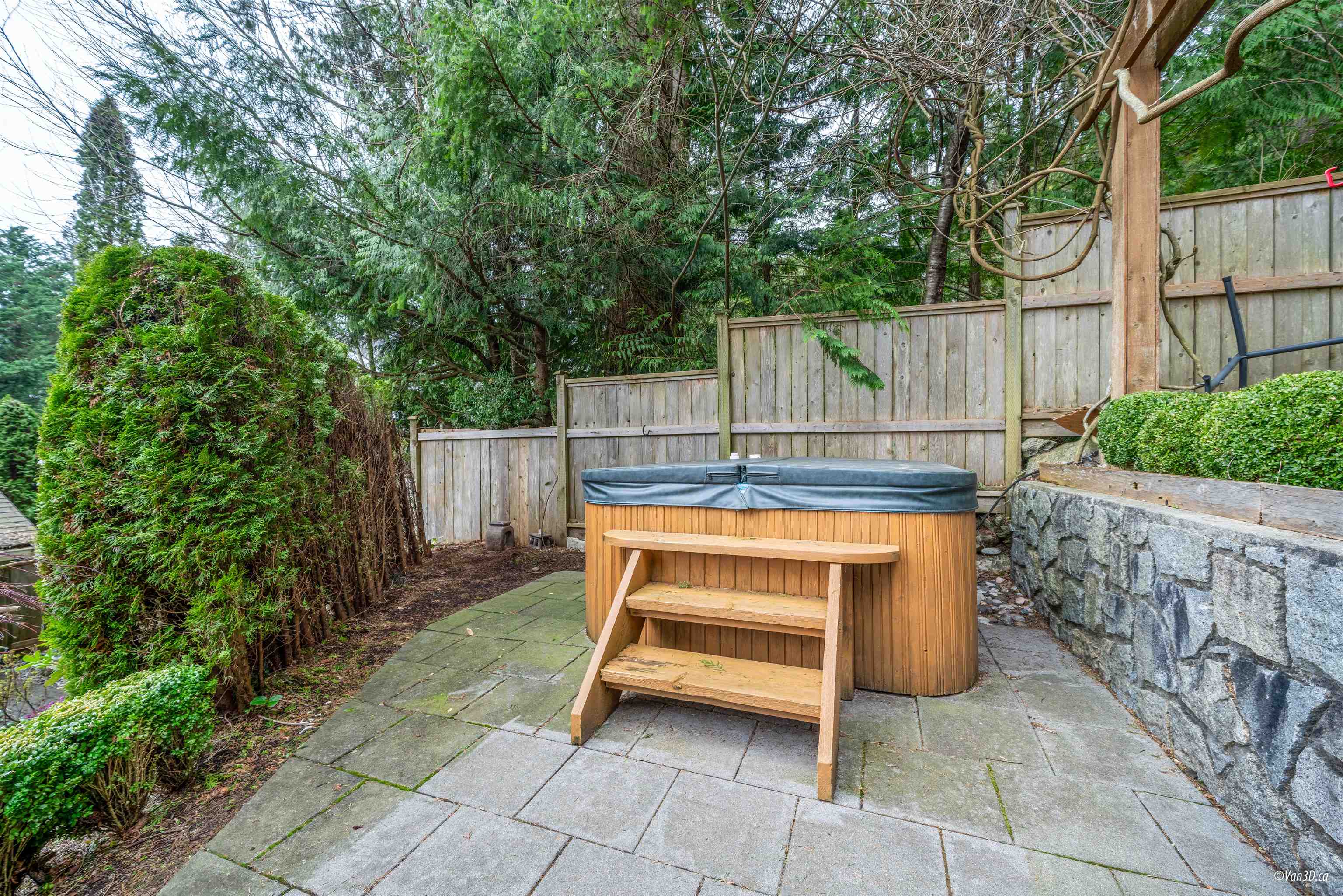 Listing image of 4629 CAULFEILD DRIVE