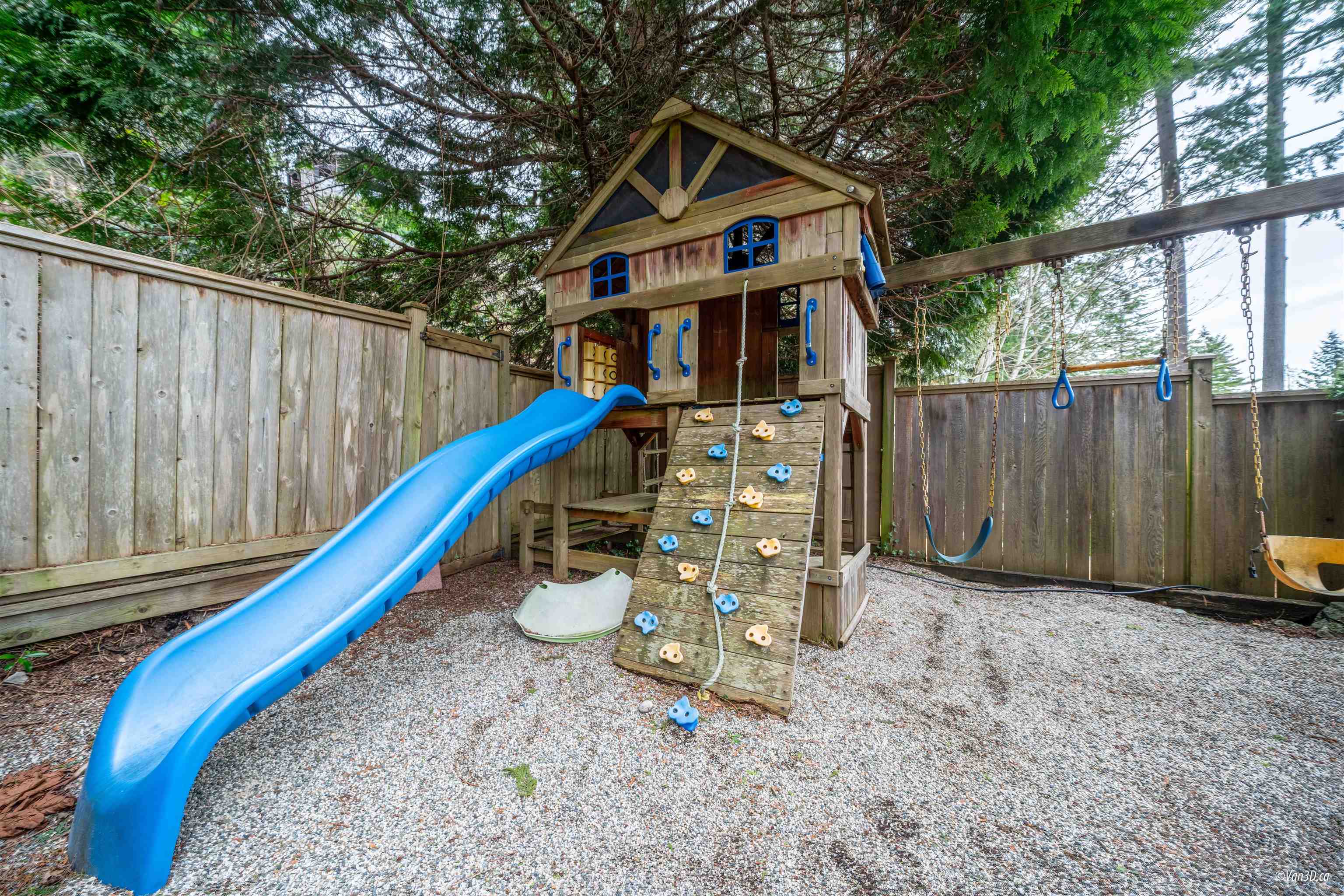 Listing image of 4629 CAULFEILD DRIVE