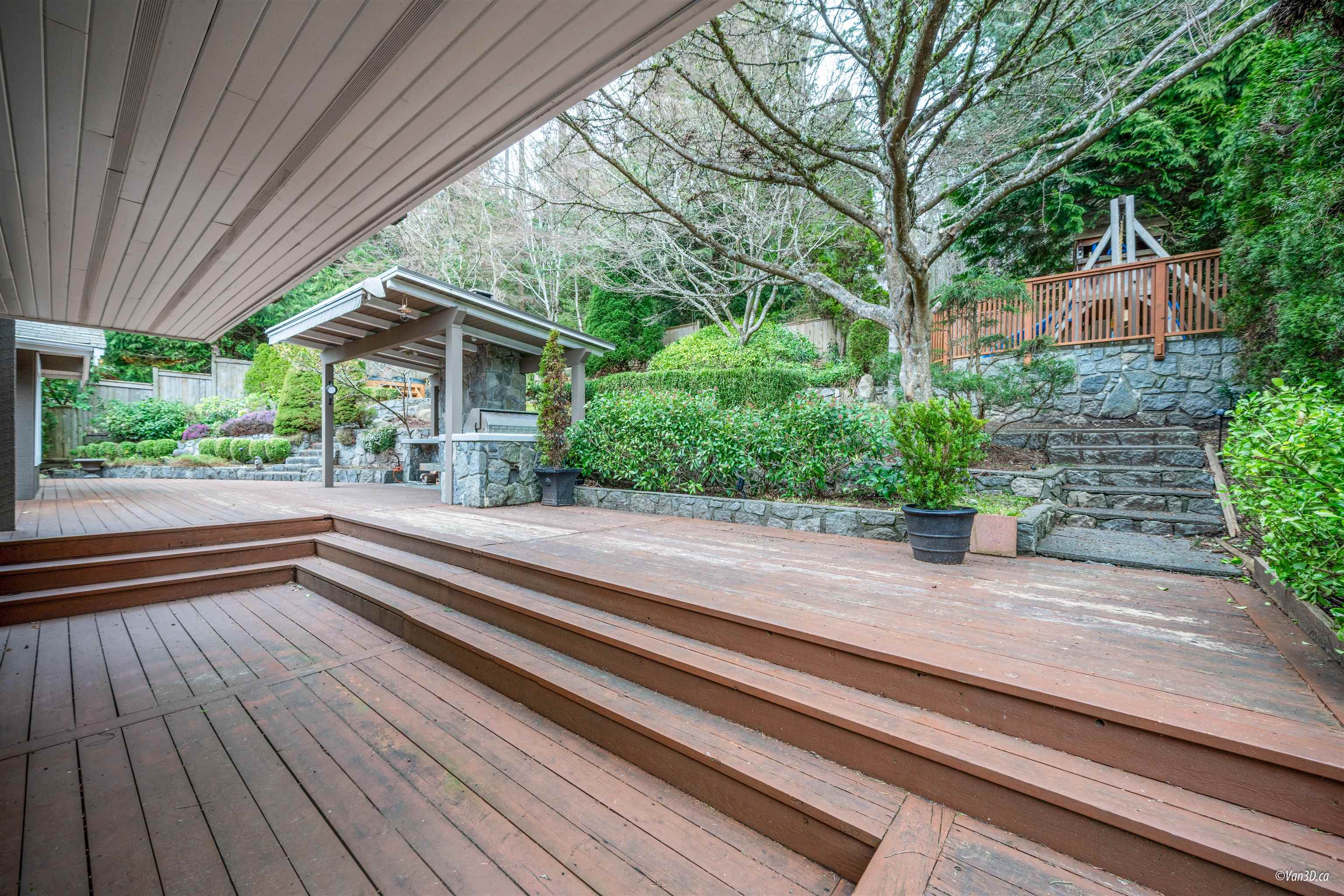 Listing image of 4629 CAULFEILD DRIVE