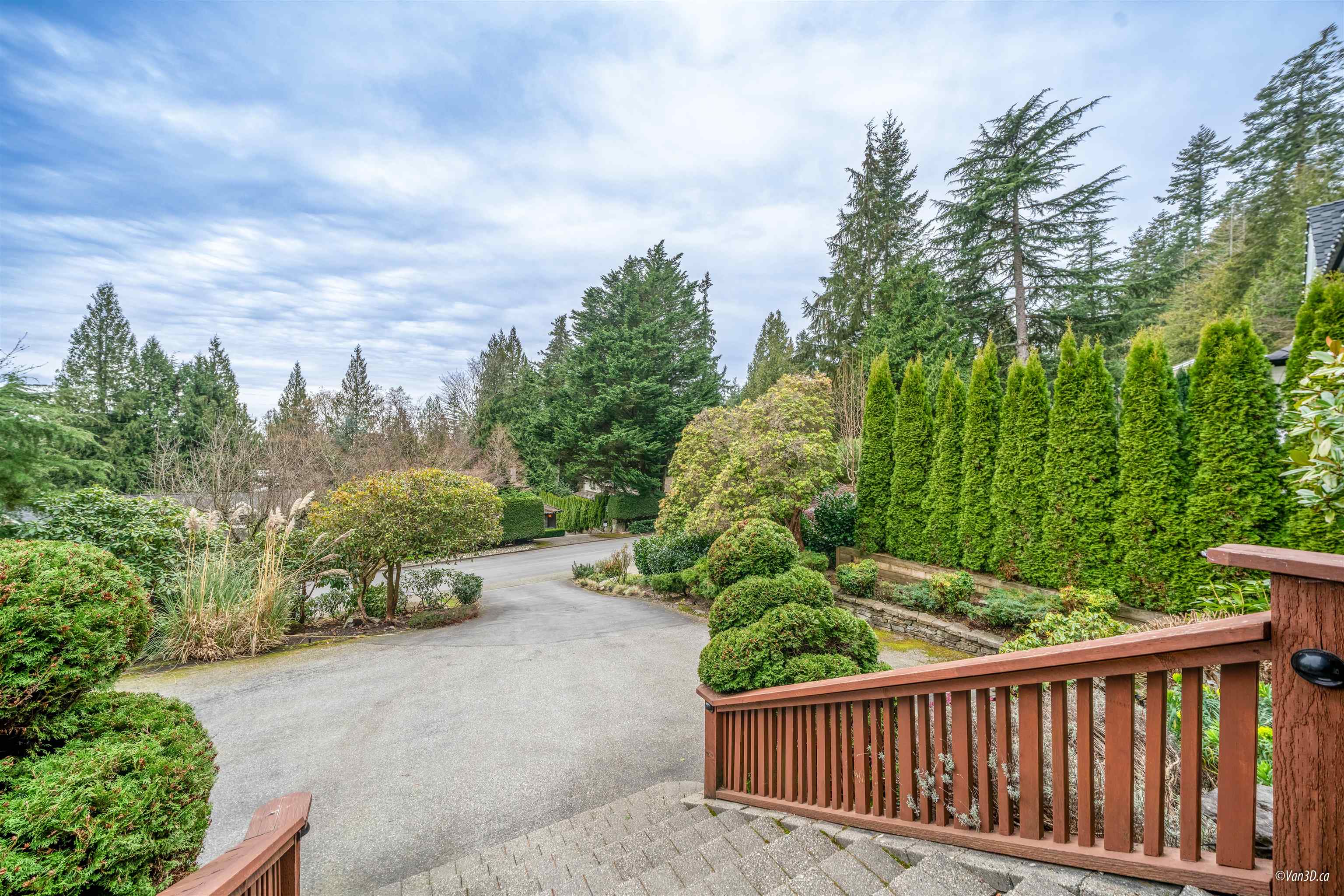 Listing image of 4629 CAULFEILD DRIVE