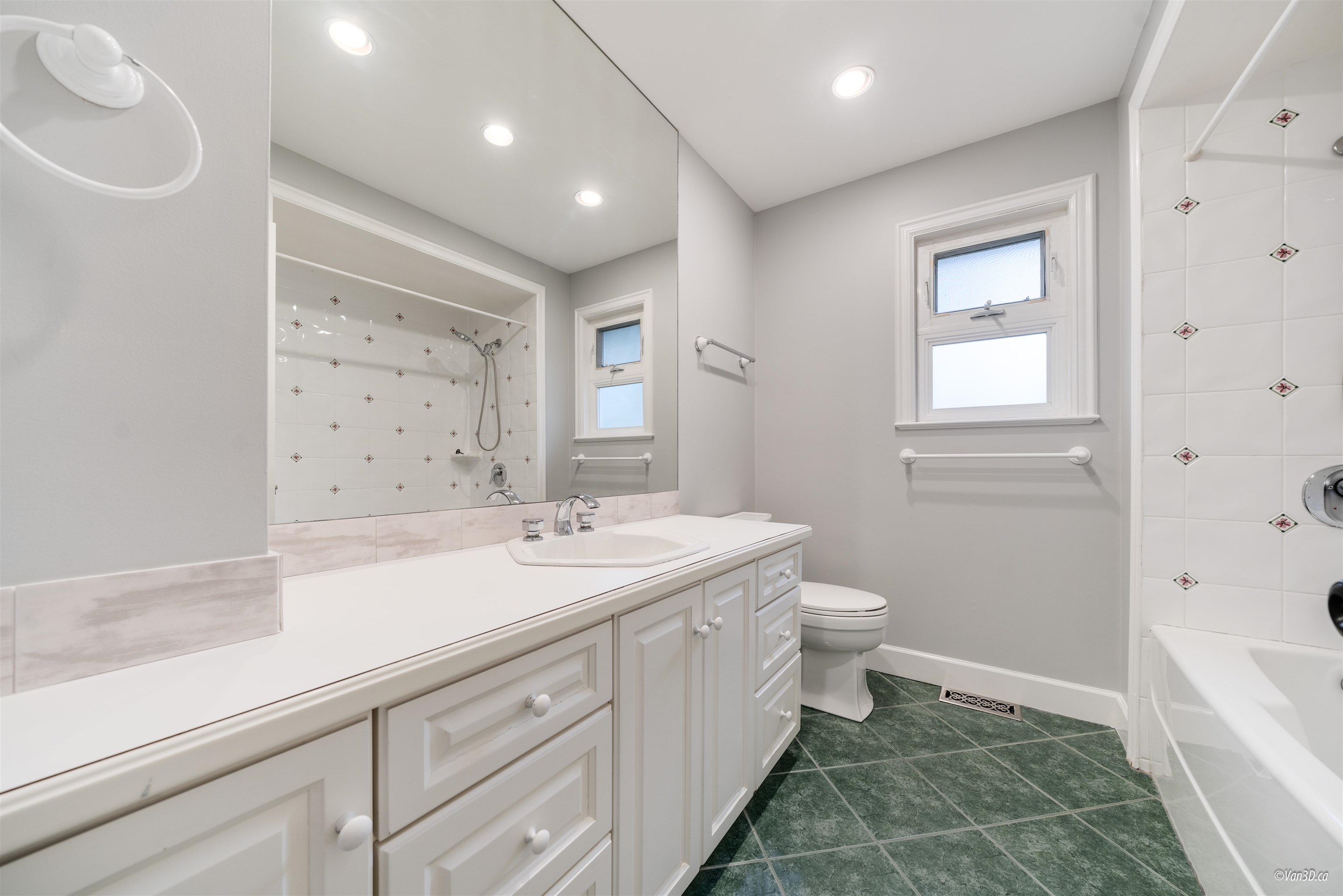Listing image of 4629 CAULFEILD DRIVE