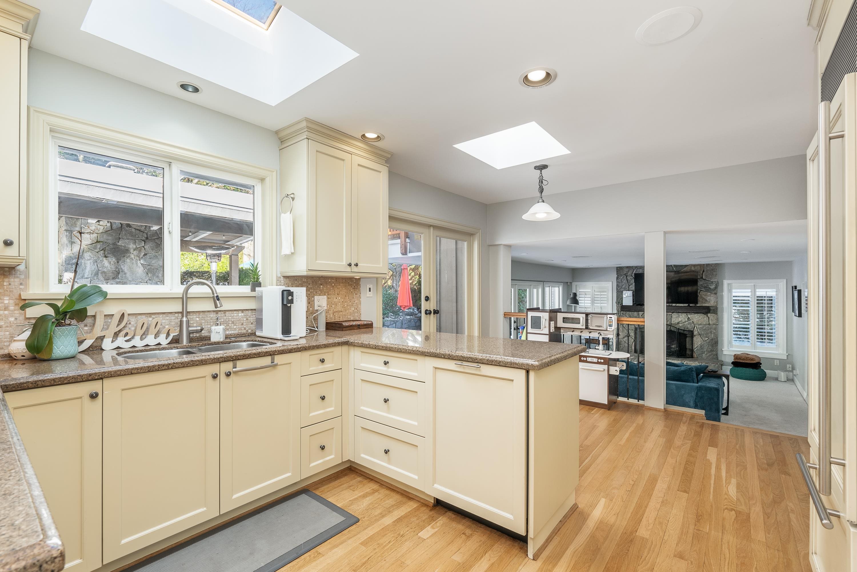 Listing image of 4629 CAULFEILD DRIVE