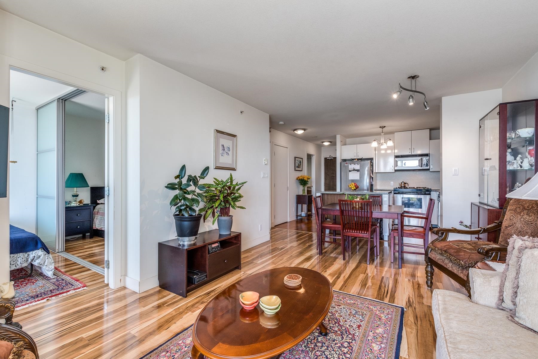 Listing image of 810 175 W 1ST STREET