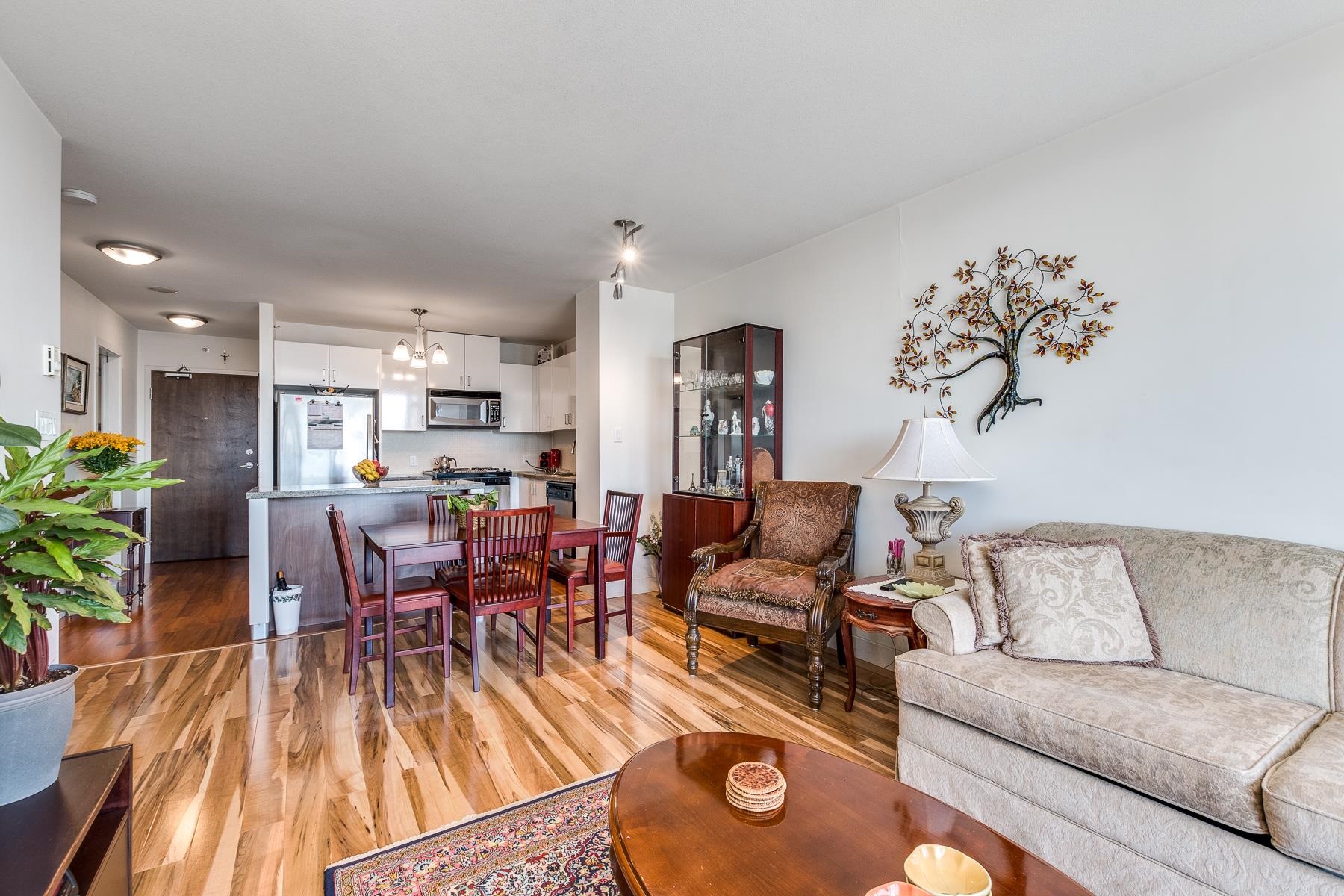 Listing image of 810 175 W 1ST STREET