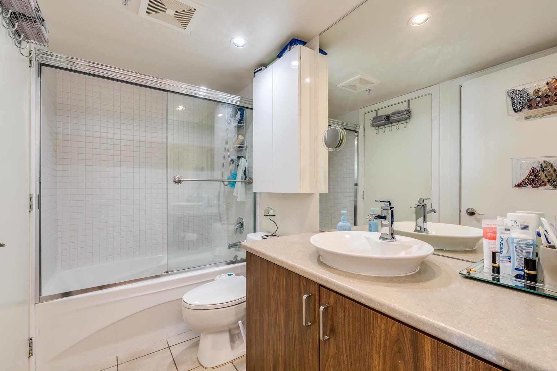 Listing image of 810 175 W 1ST STREET