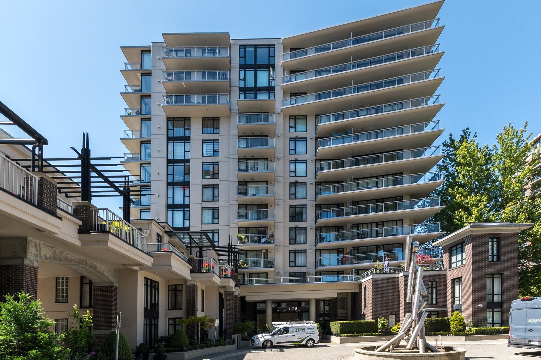 Listing image of 810 175 W 1ST STREET