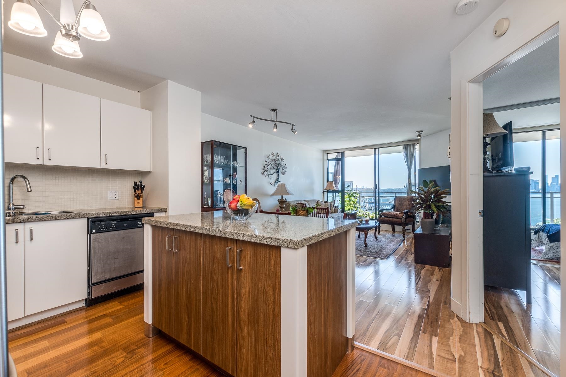 Listing image of 810 175 W 1ST STREET