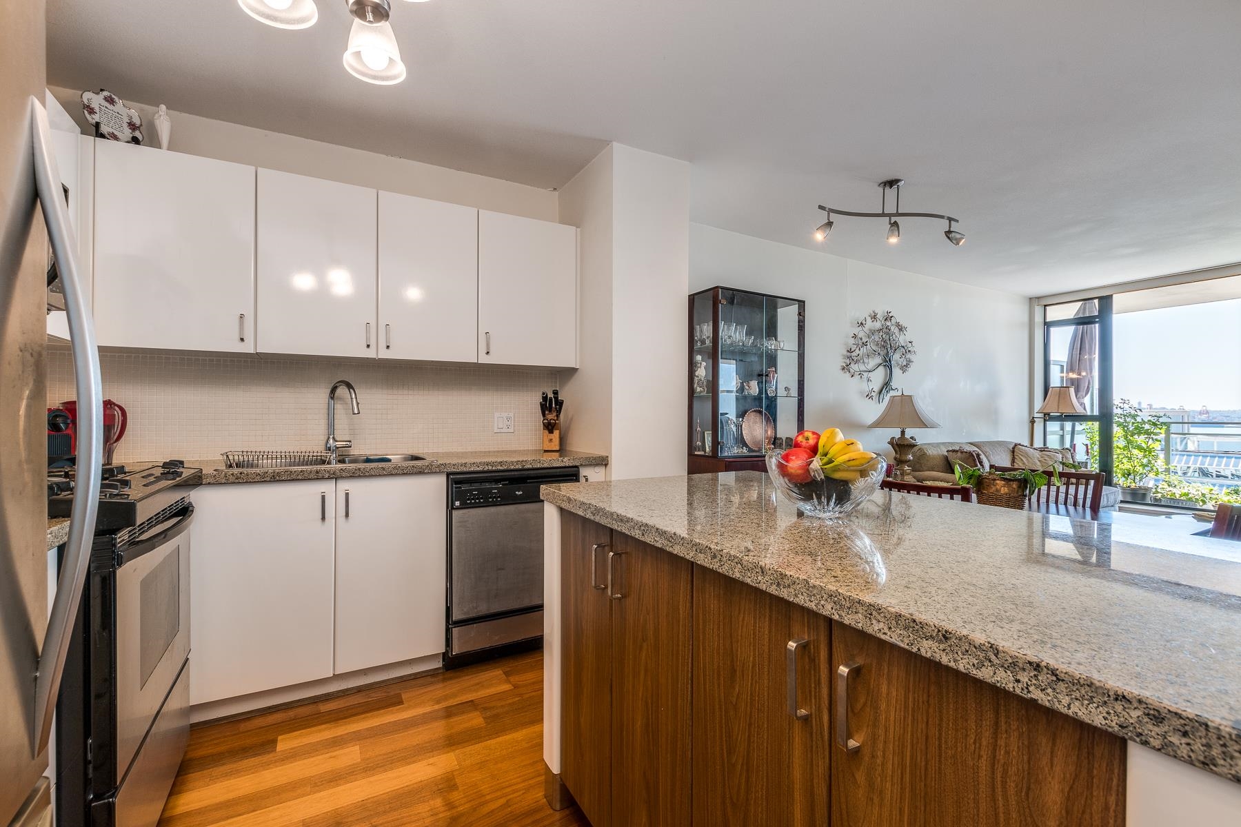 Listing image of 810 175 W 1ST STREET