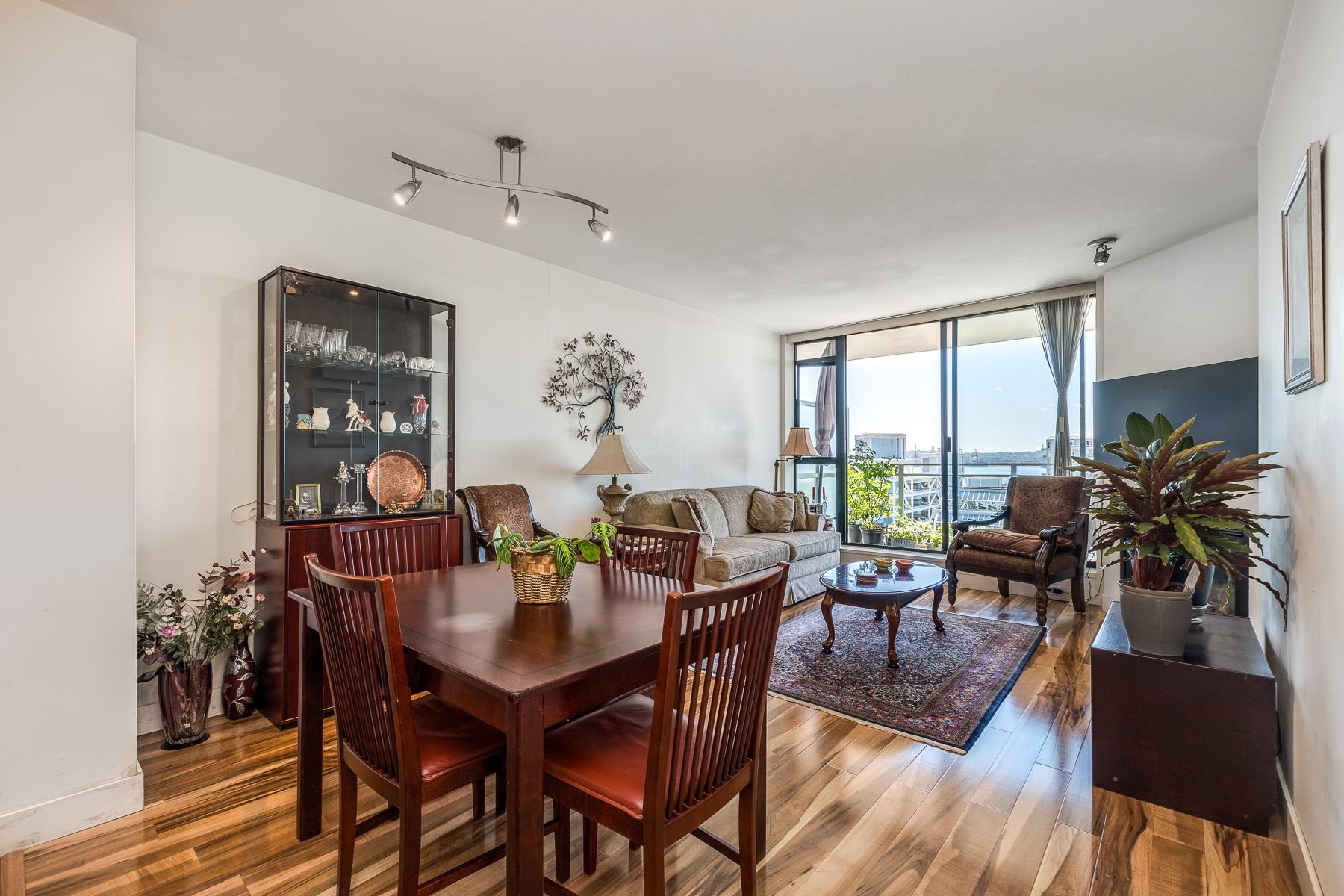 Listing image of 810 175 W 1ST STREET