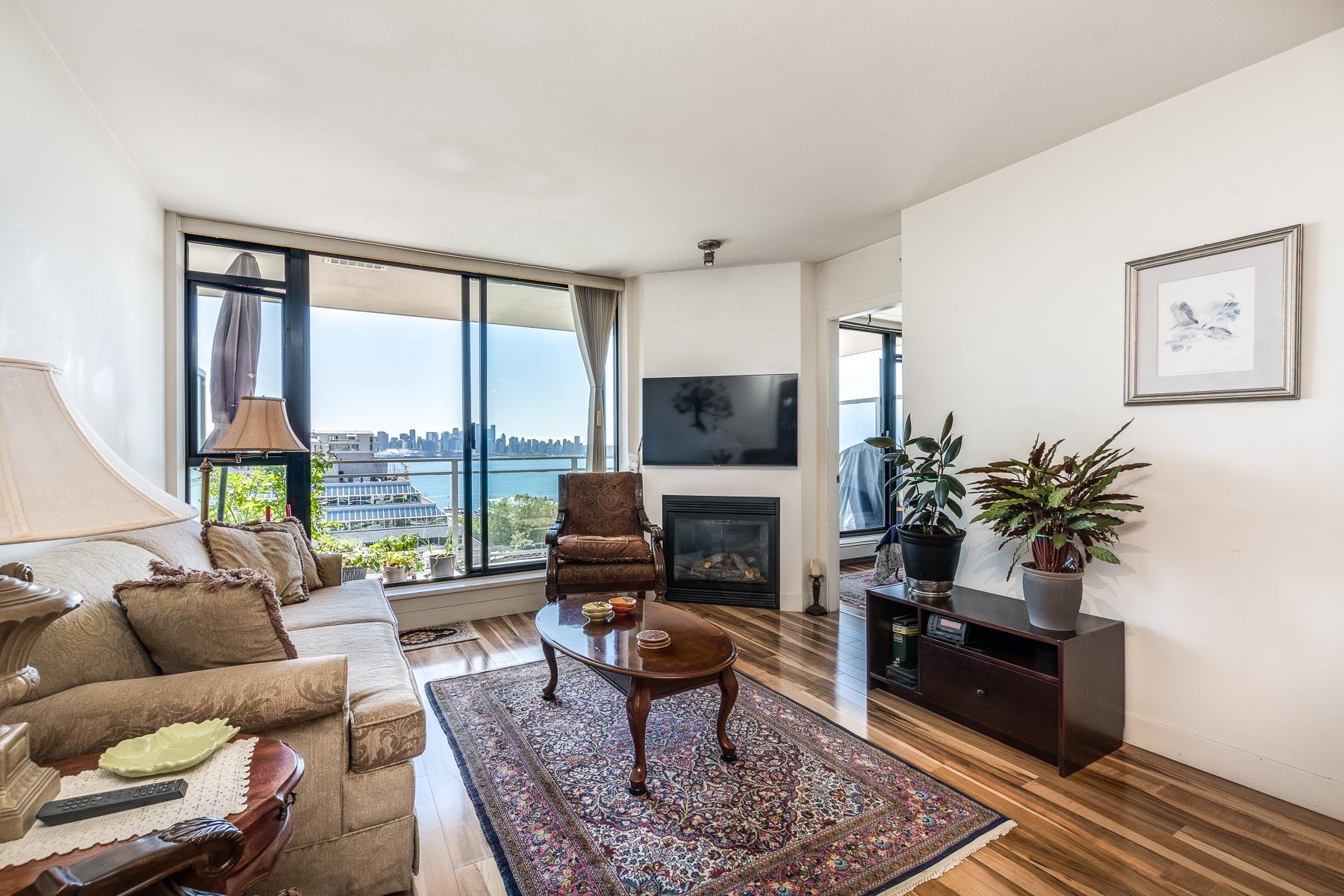 Listing image of 810 175 W 1ST STREET