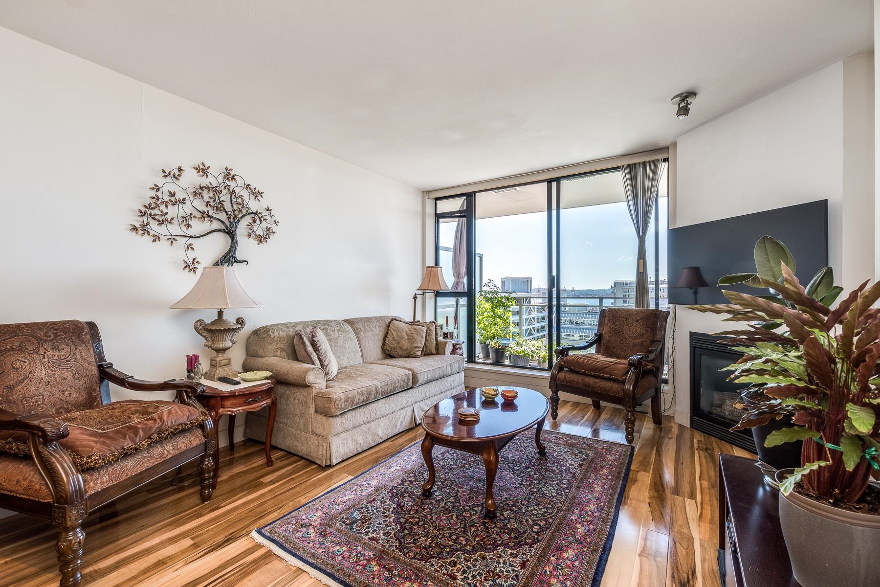 Listing image of 810 175 W 1ST STREET