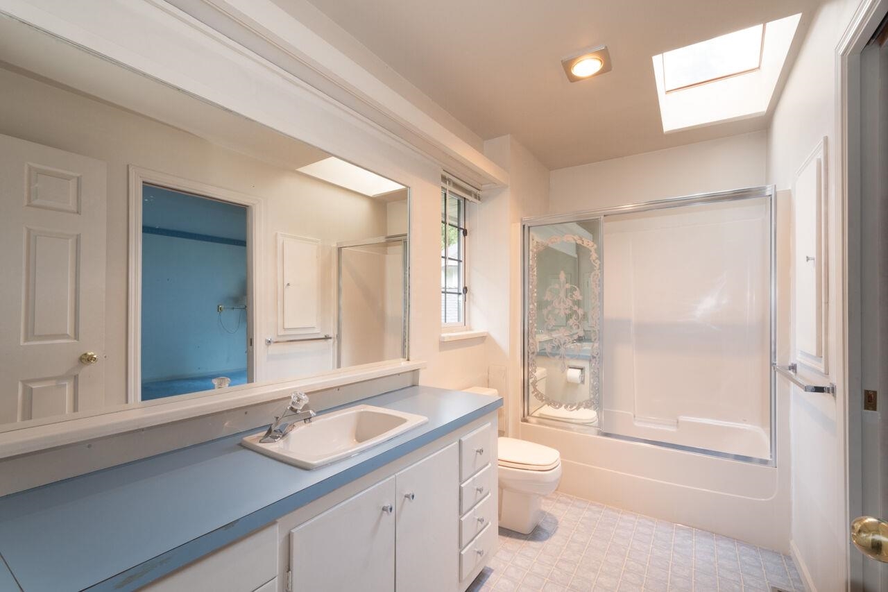 Listing image of 4197 VIRGINIA CRESCENT
