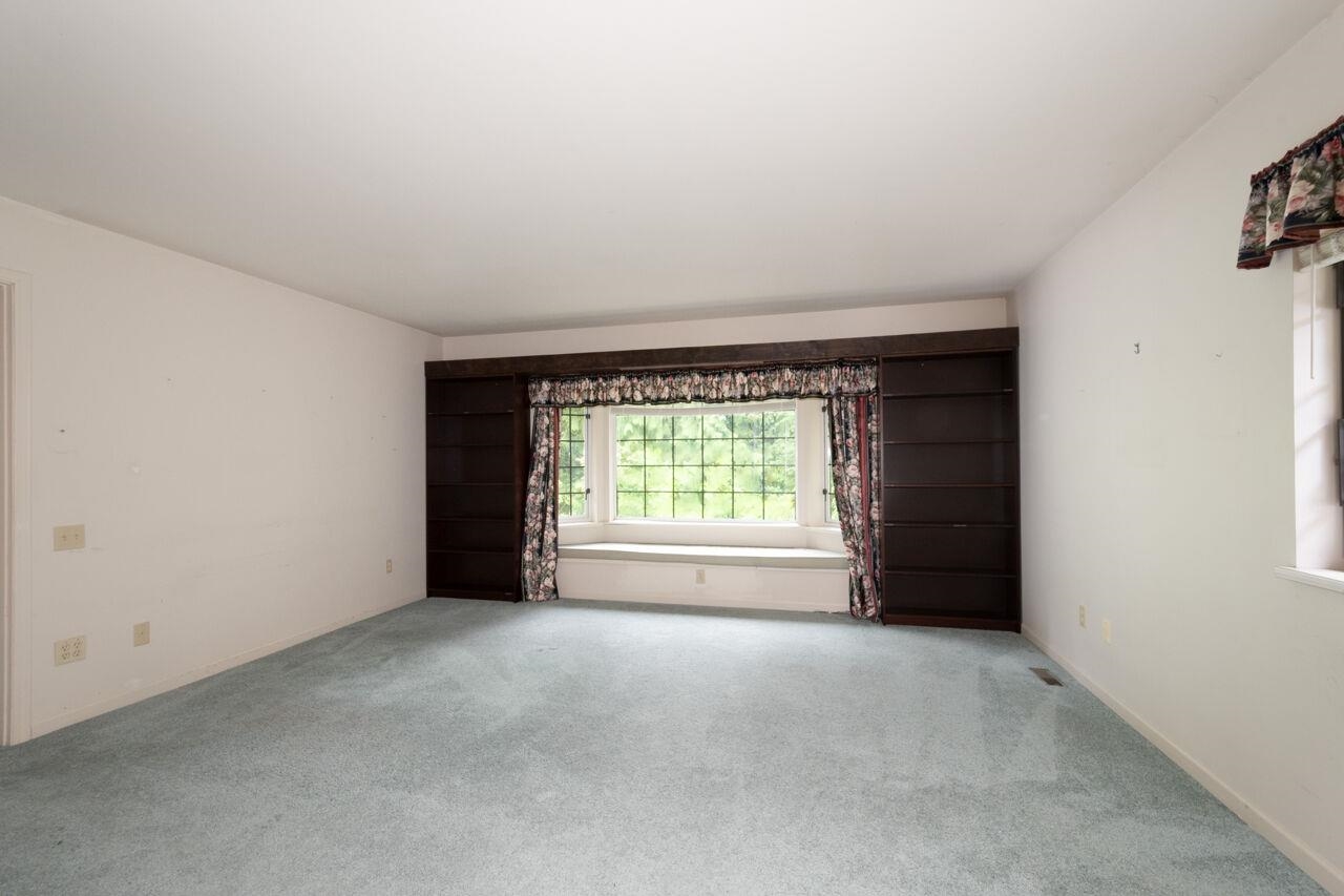 Listing image of 4197 VIRGINIA CRESCENT
