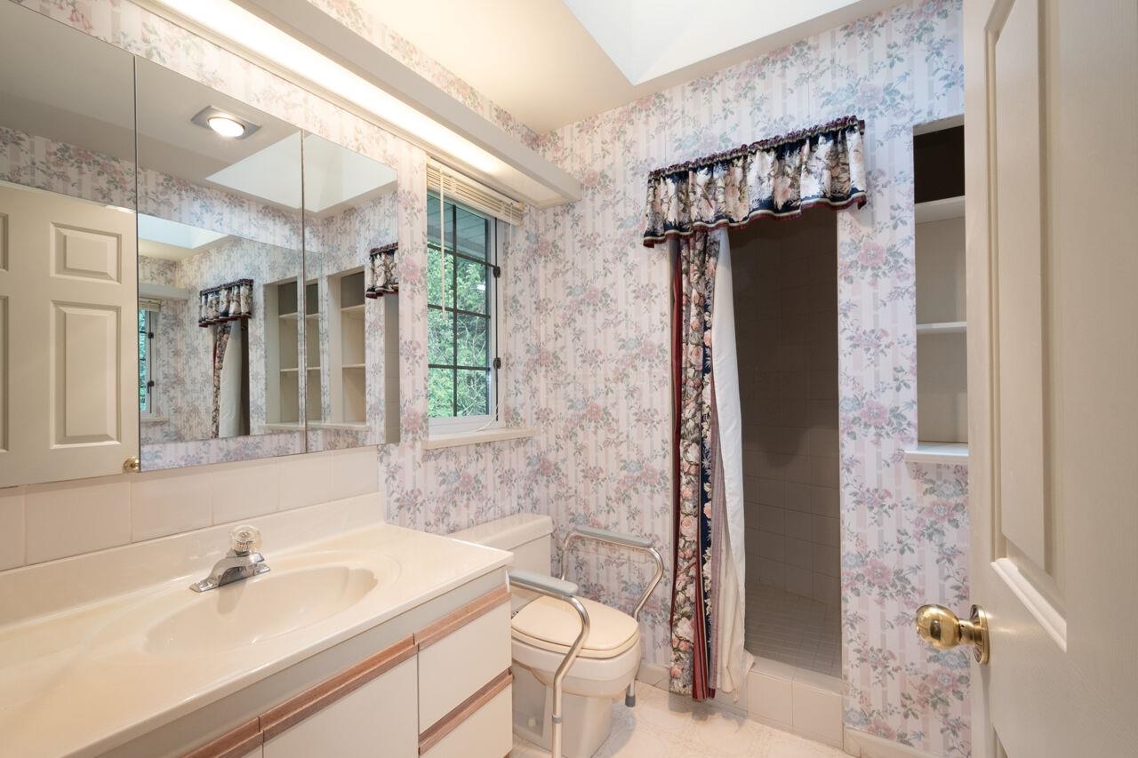 Listing image of 4197 VIRGINIA CRESCENT