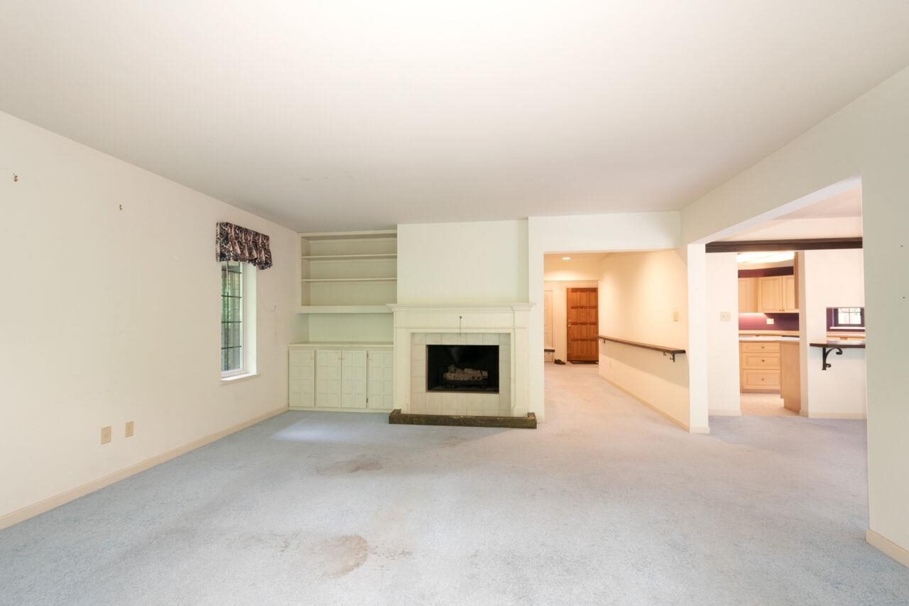 Listing image of 4197 VIRGINIA CRESCENT