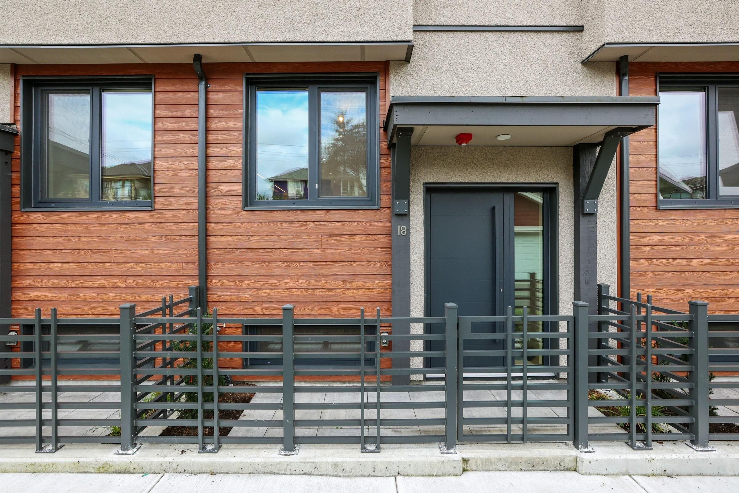 Listing image of 18 632 E 3RD STREET