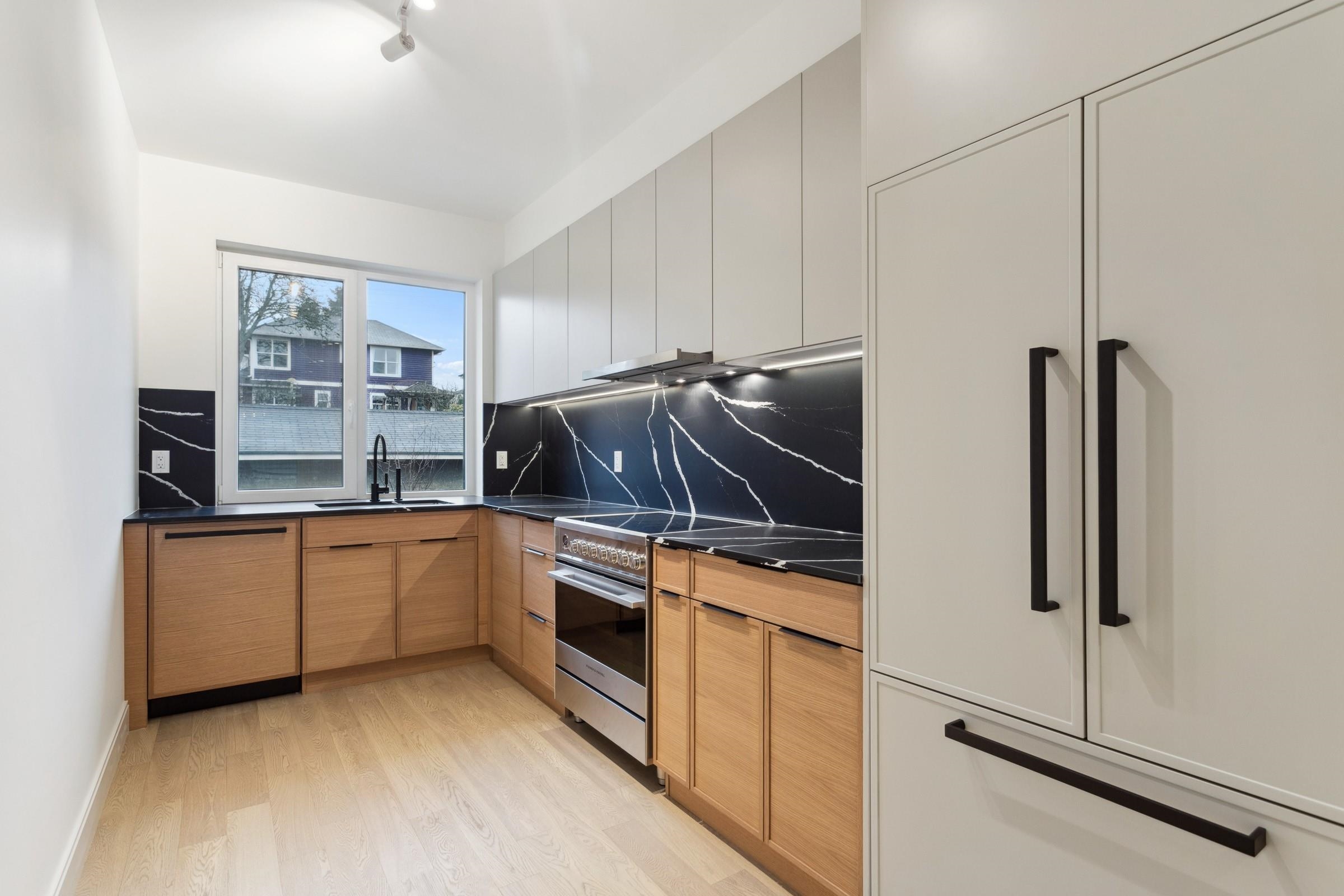 Listing image of 18 632 E 3RD STREET