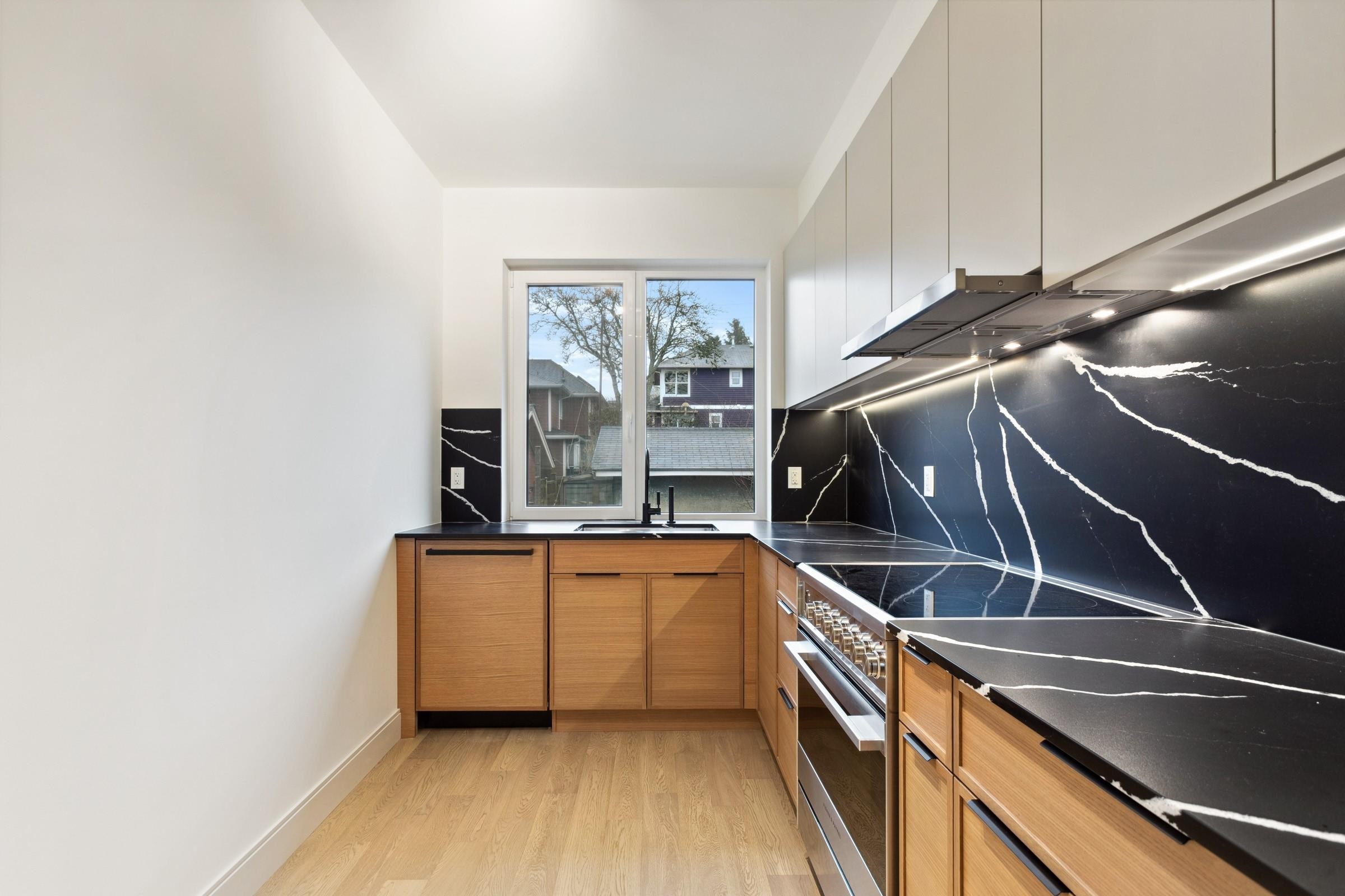 Listing image of 18 632 E 3RD STREET