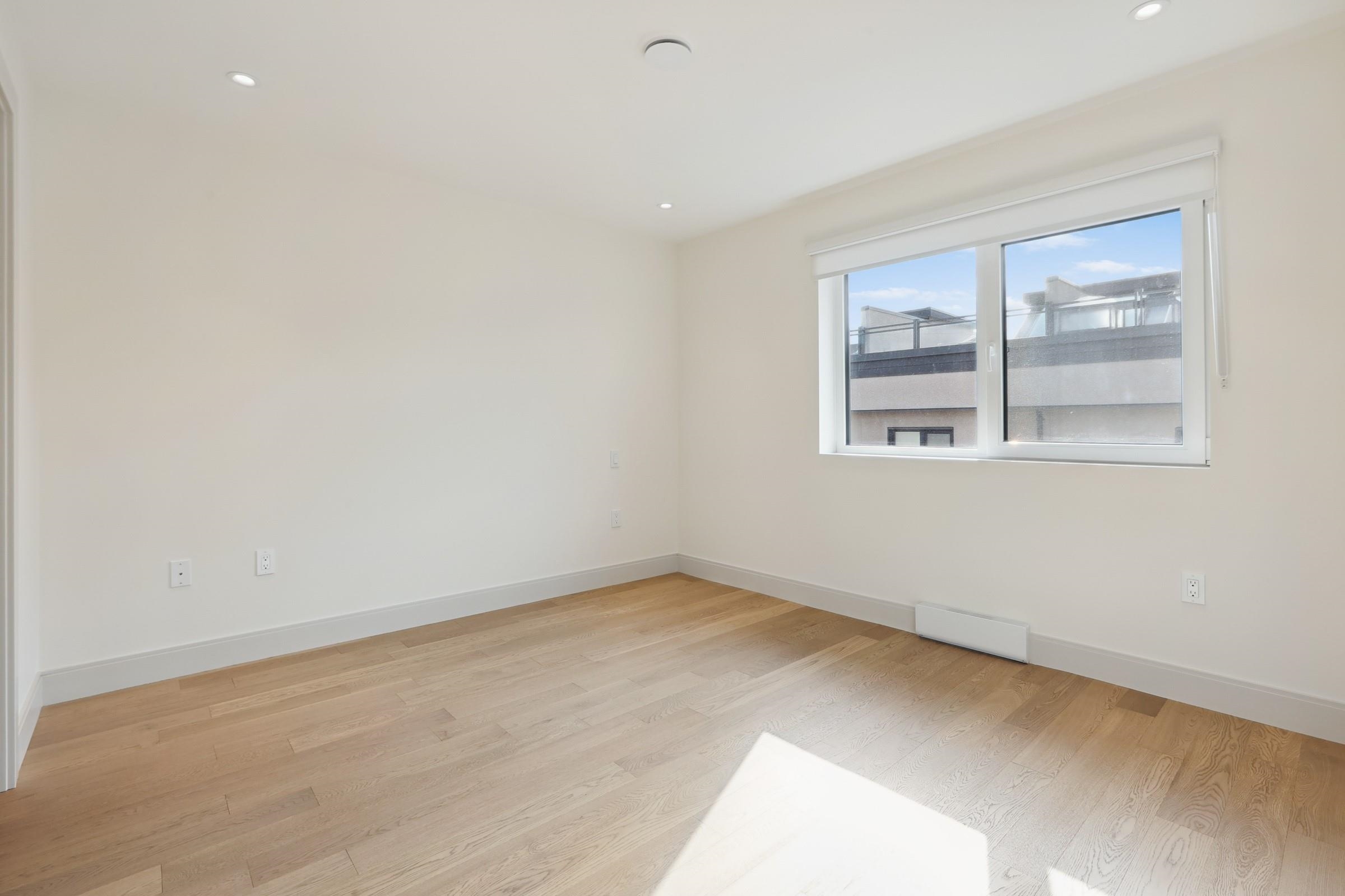Listing image of 18 632 E 3RD STREET