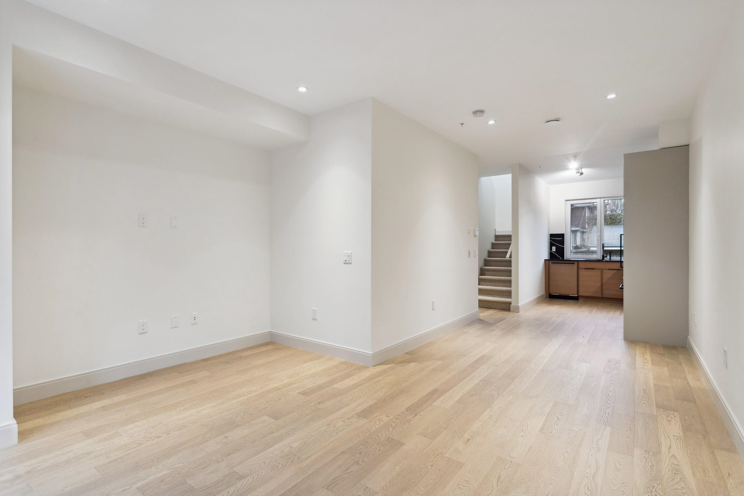 Listing image of 18 632 E 3RD STREET