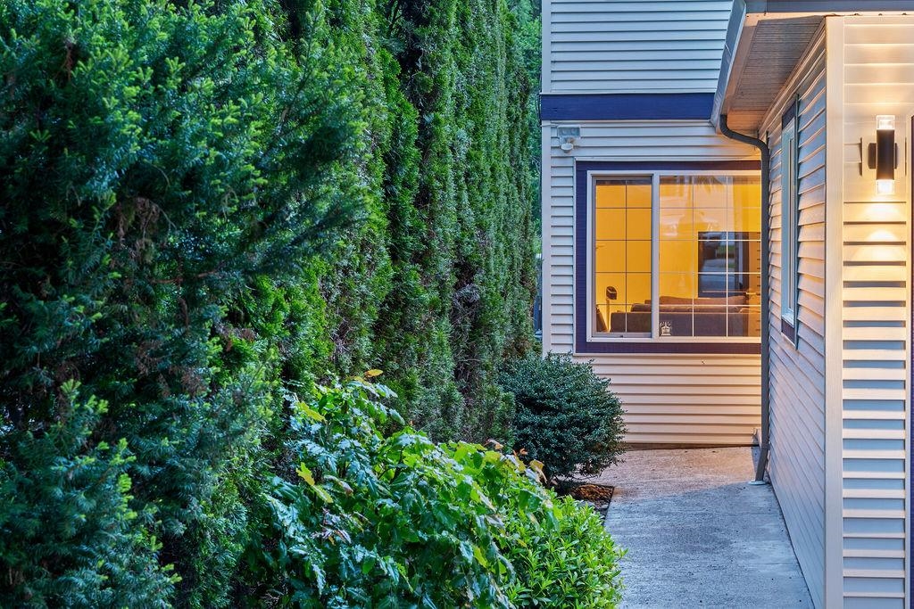 Listing image of 3998 PHYLLIS ROAD