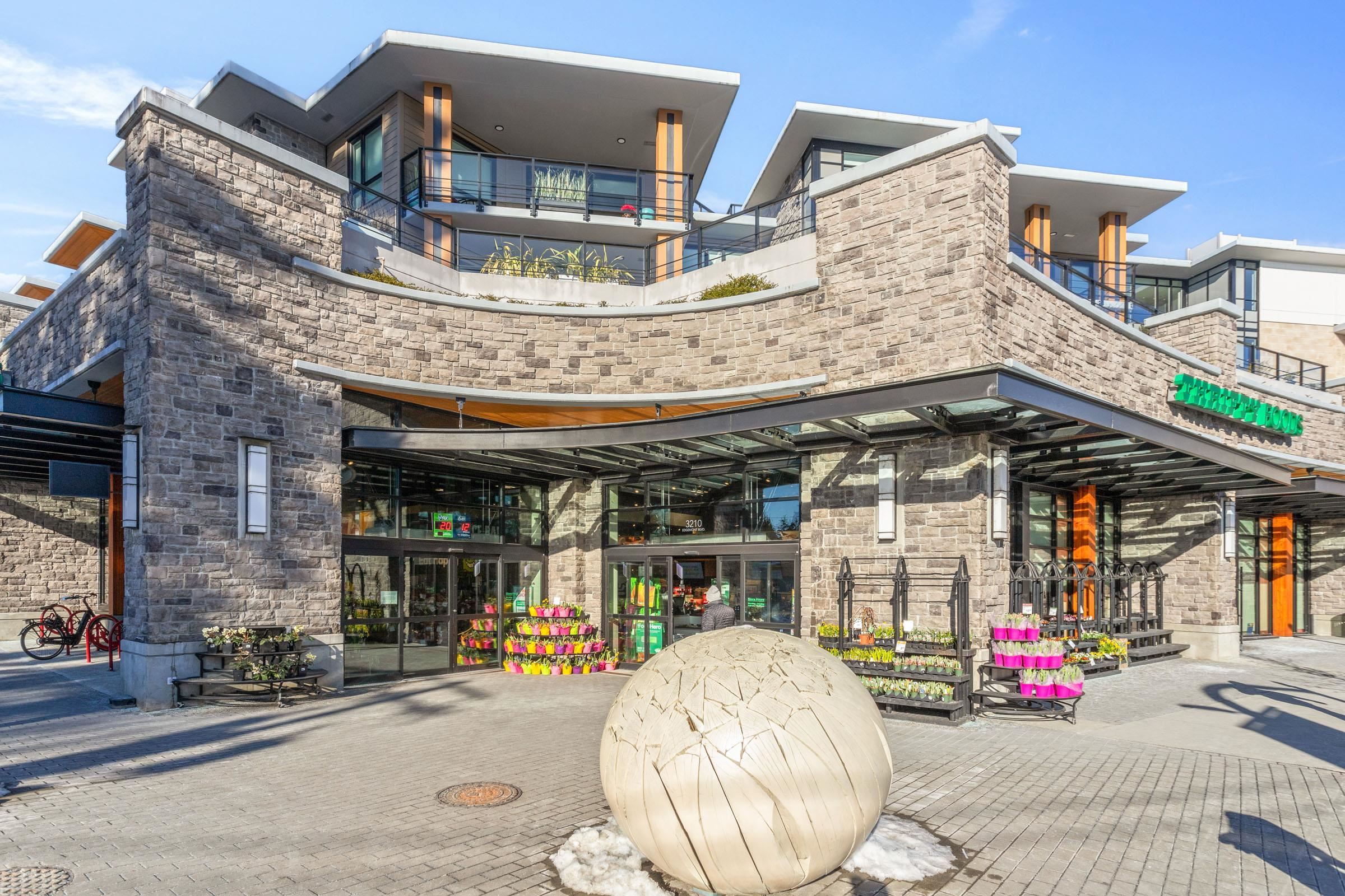 Listing image of 306 3151 CONNAUGHT CRESCENT