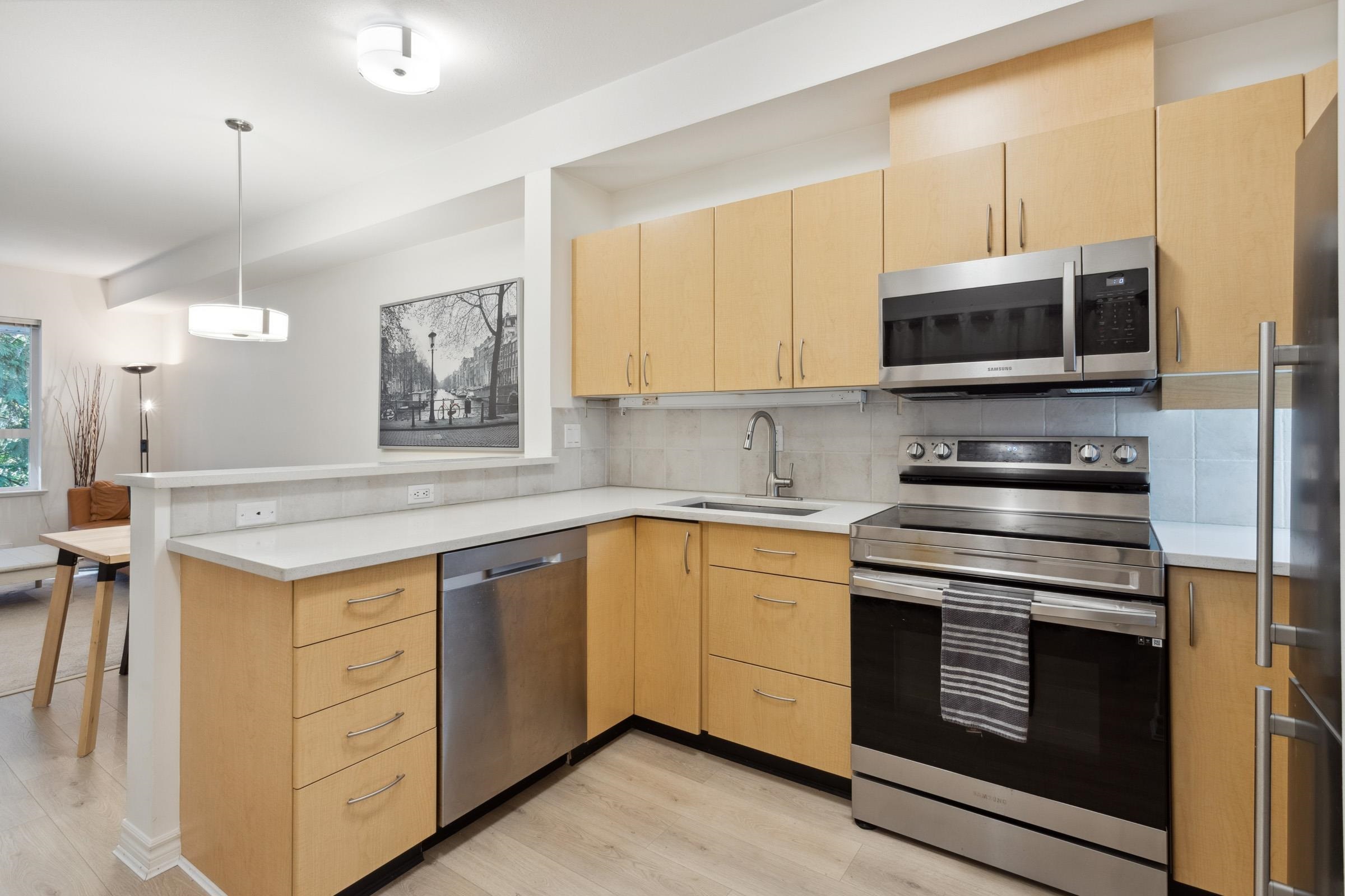 Listing image of 306 3151 CONNAUGHT CRESCENT