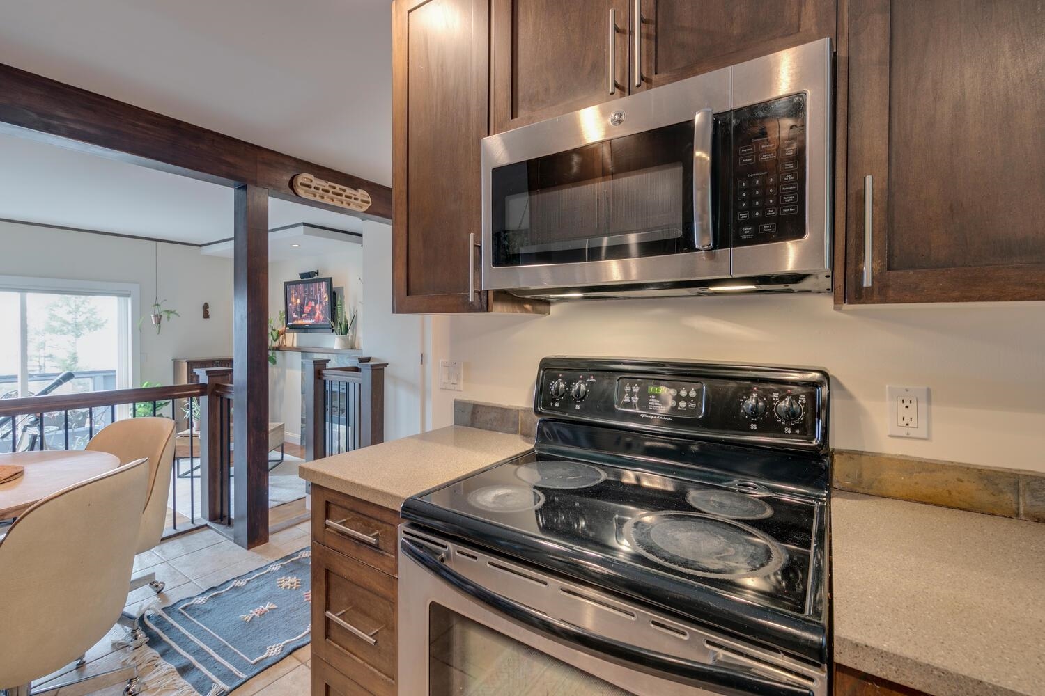 Listing image of 5 350 CENTRE ROAD