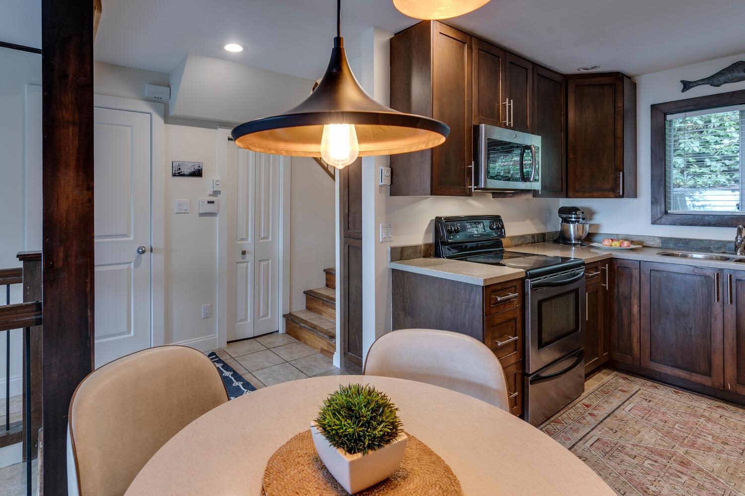 Listing image of 5 350 CENTRE ROAD
